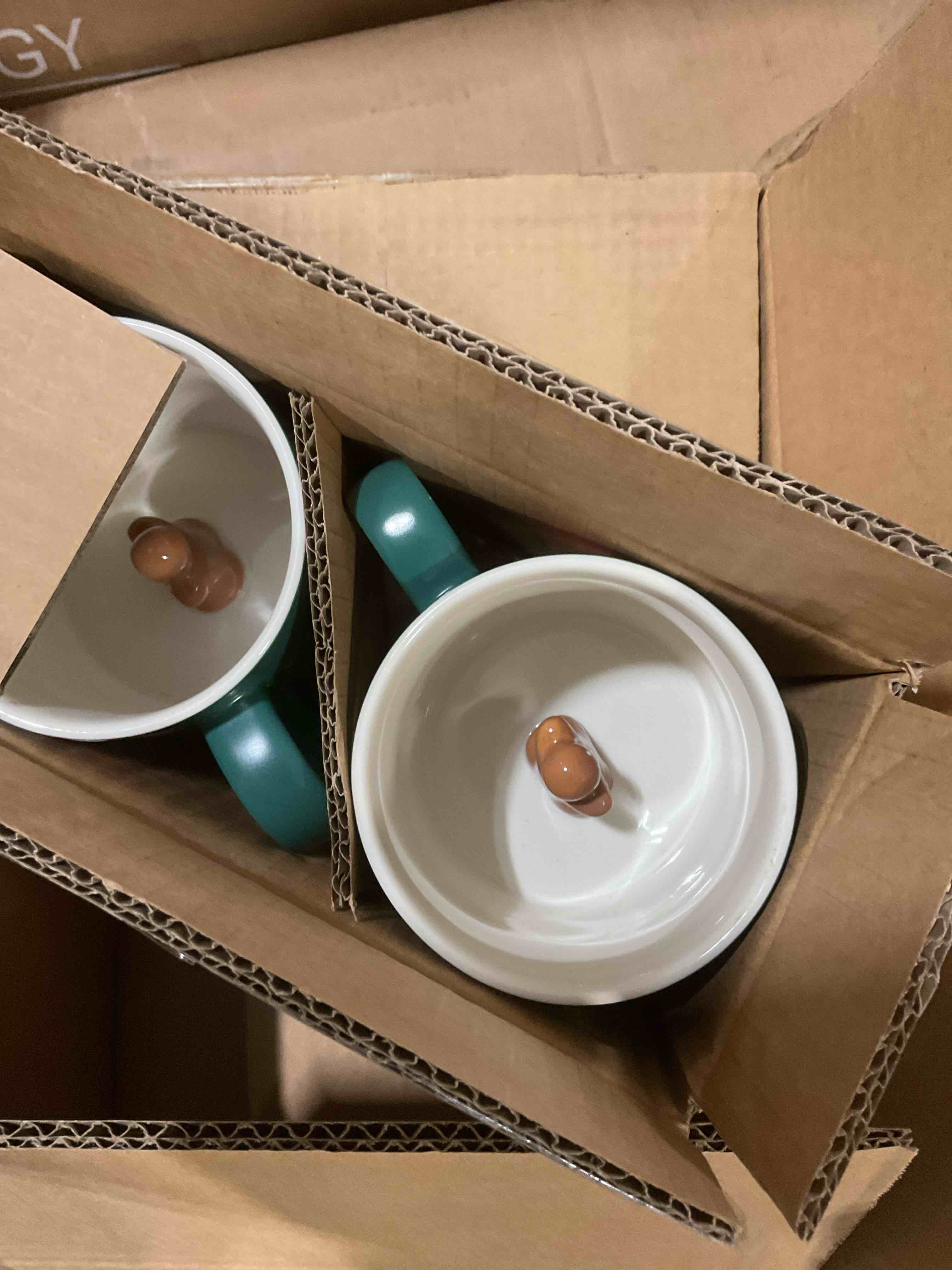 https://s3.amazonaws.com/lotting-images-prod/bidfta/TEA1847296_1744916630151.jpeg