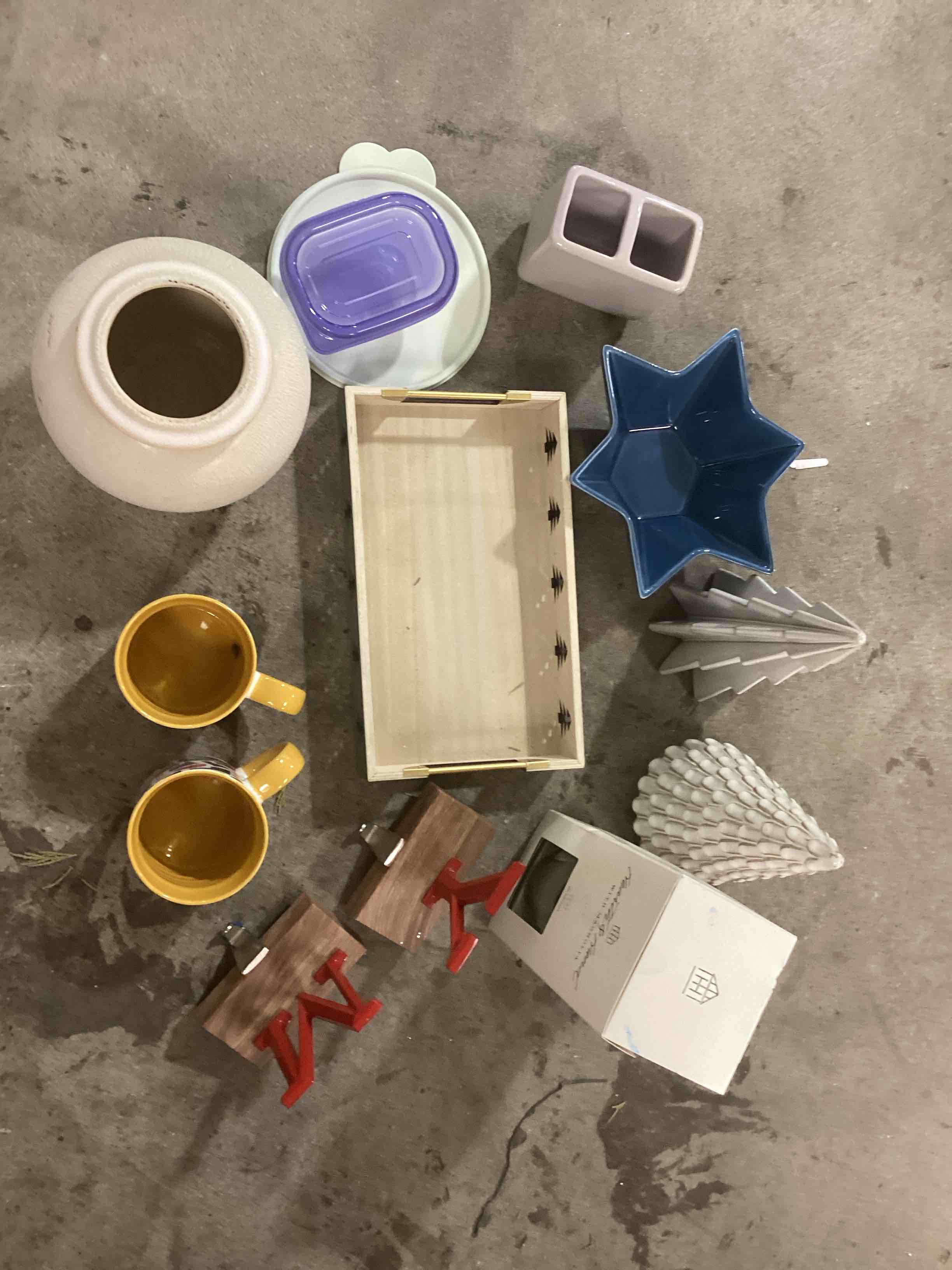 Assorted items 