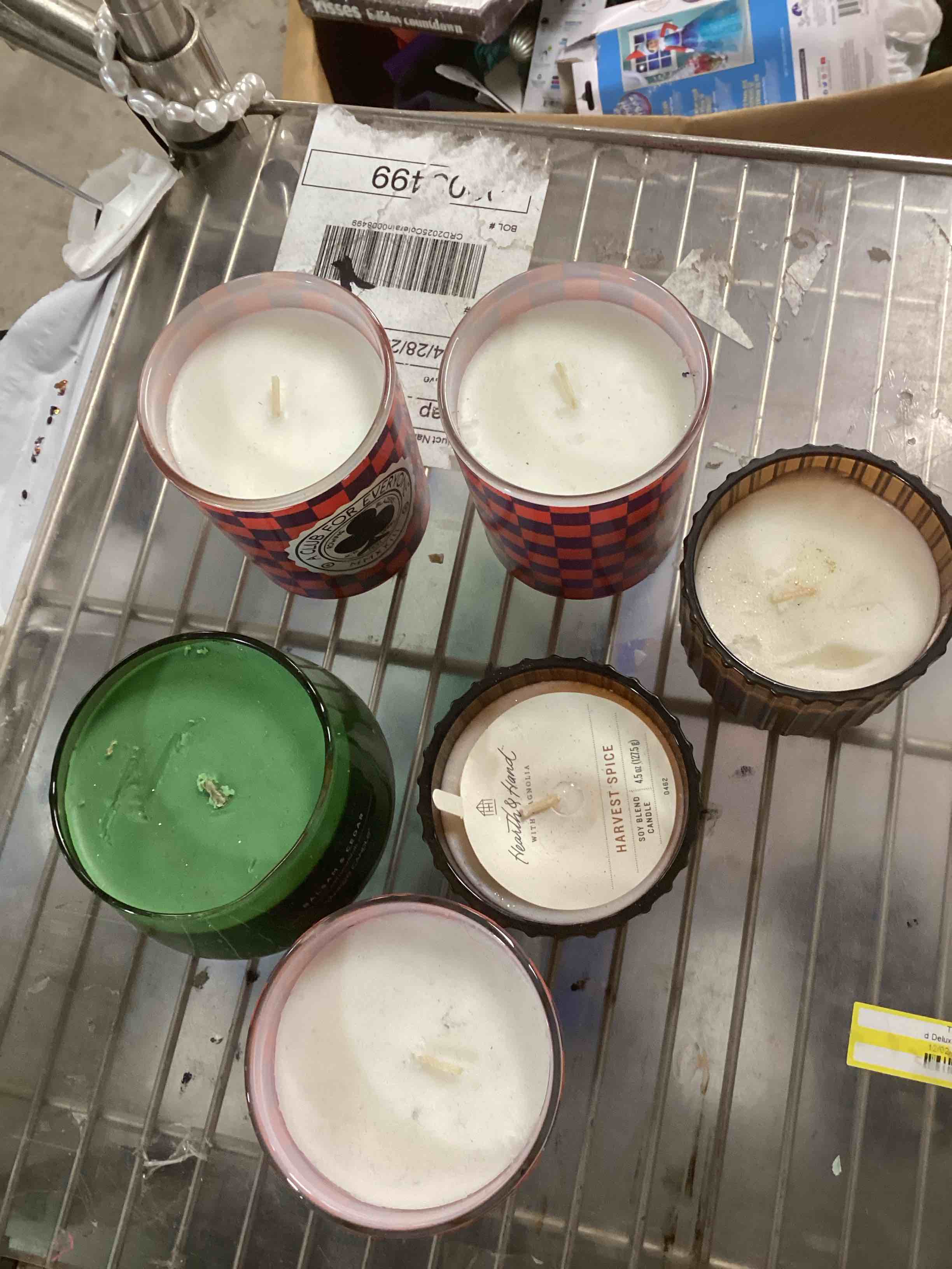 Assorted items Aromatic candles