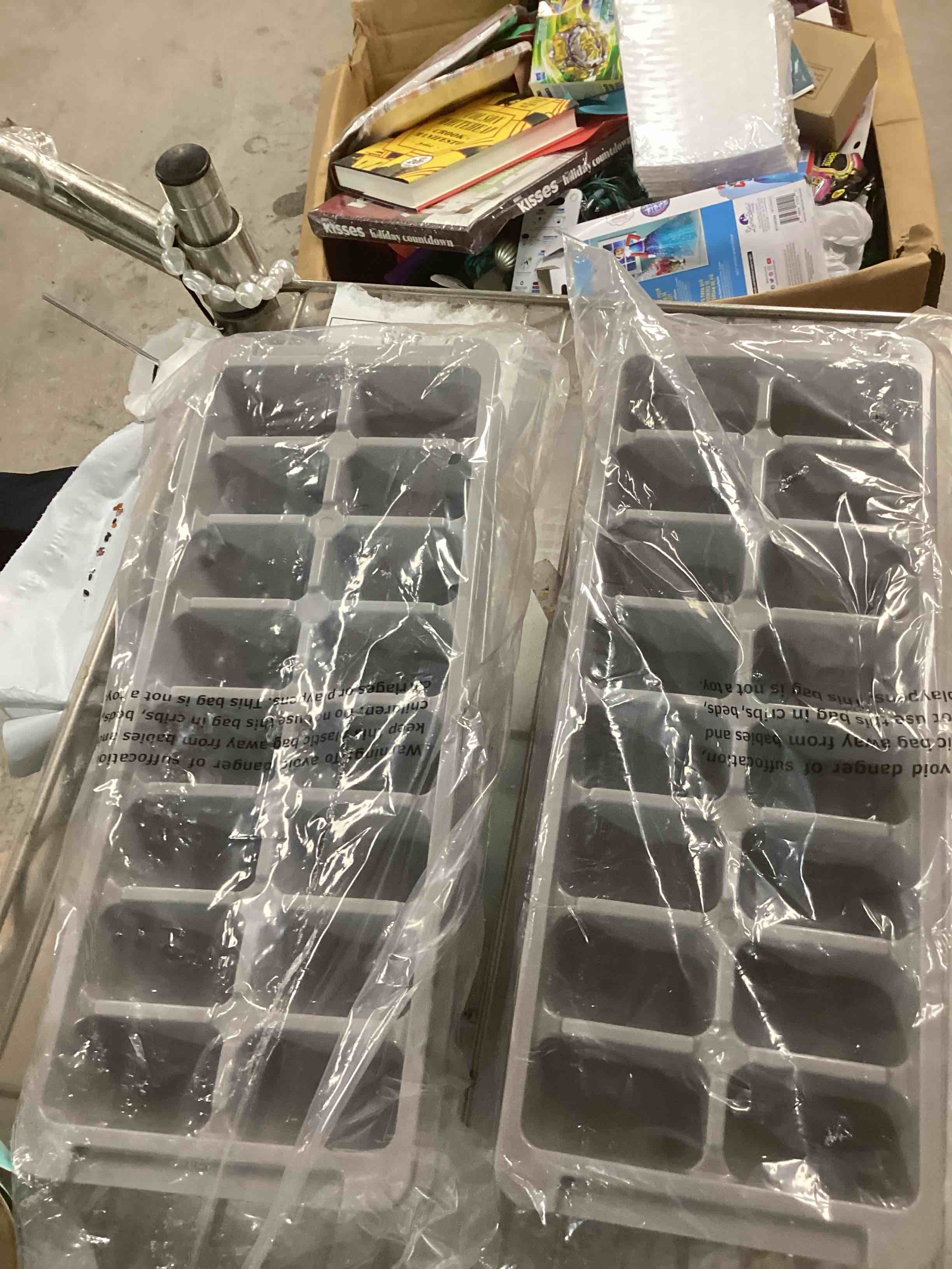 https://s3.amazonaws.com/lotting-images-prod/bidfta/TEA1848958_1756128841618.jpeg