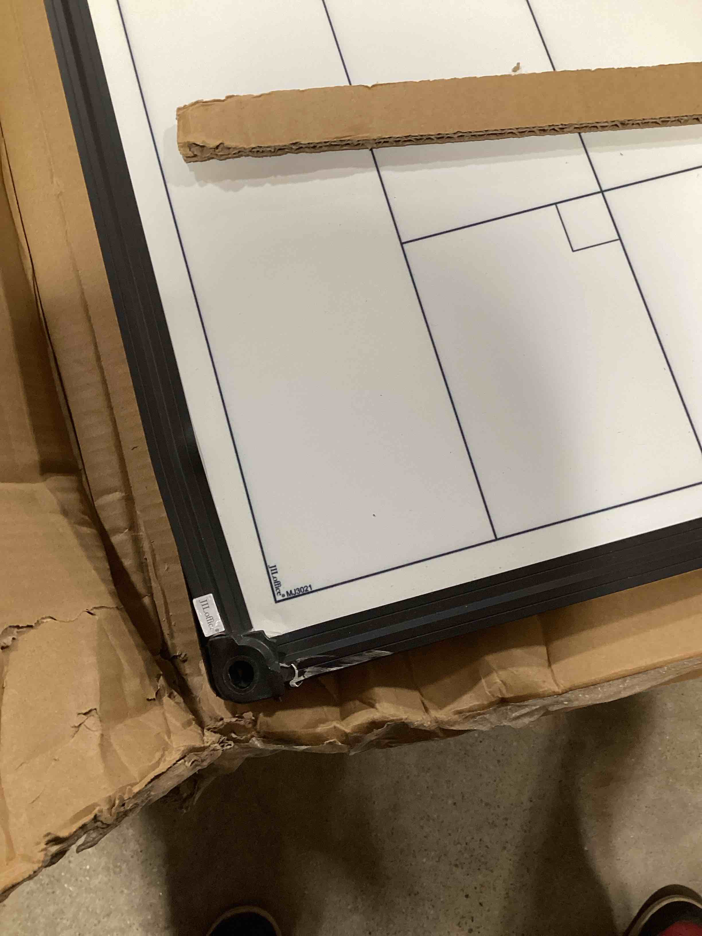 https://s3.amazonaws.com/lotting-images-prod/bidfta/TEA1852567_1738943162037.jpeg
