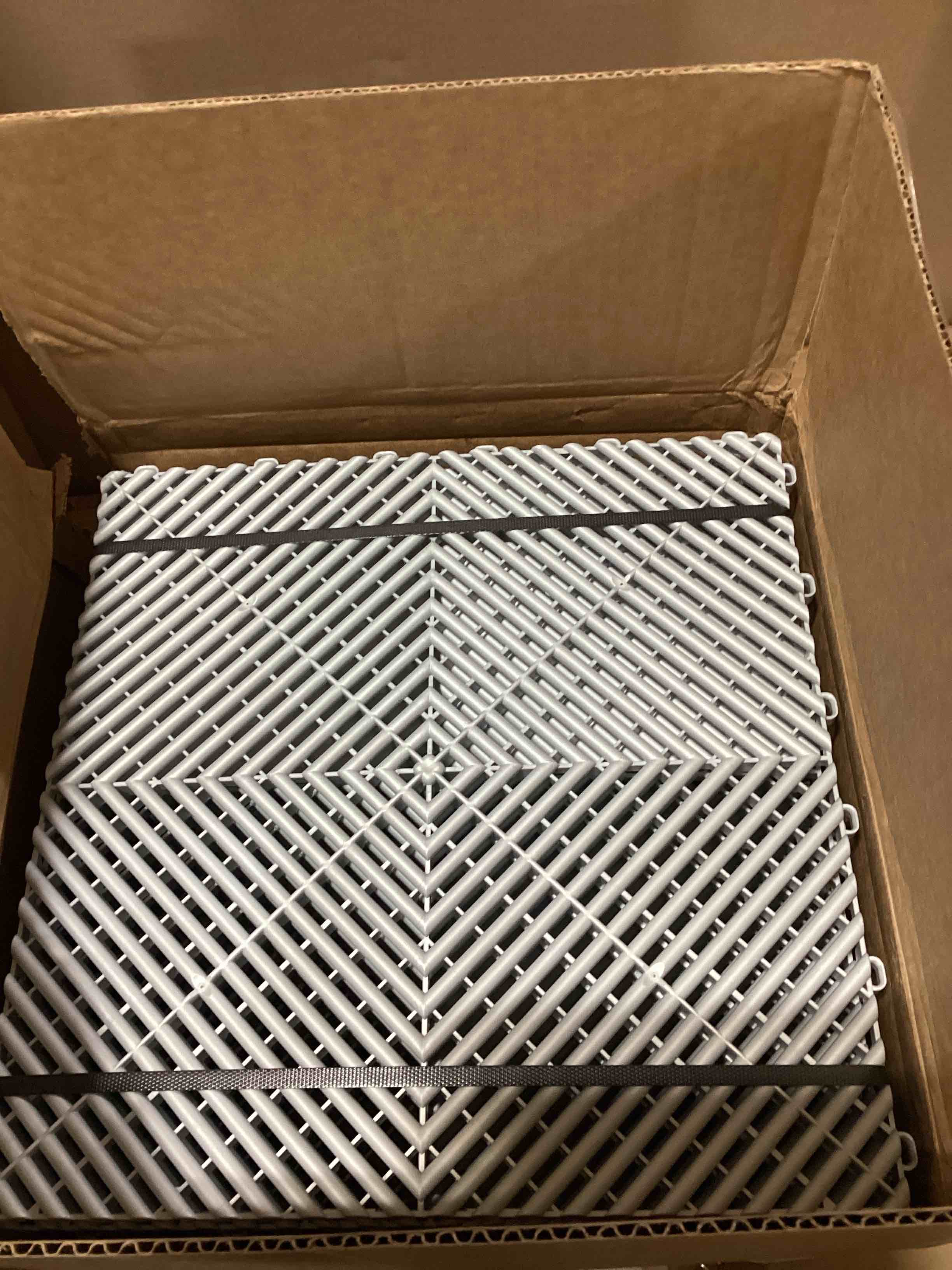 https://s3.amazonaws.com/lotting-images-prod/bidfta/TEA1852582_1738945511772.jpeg