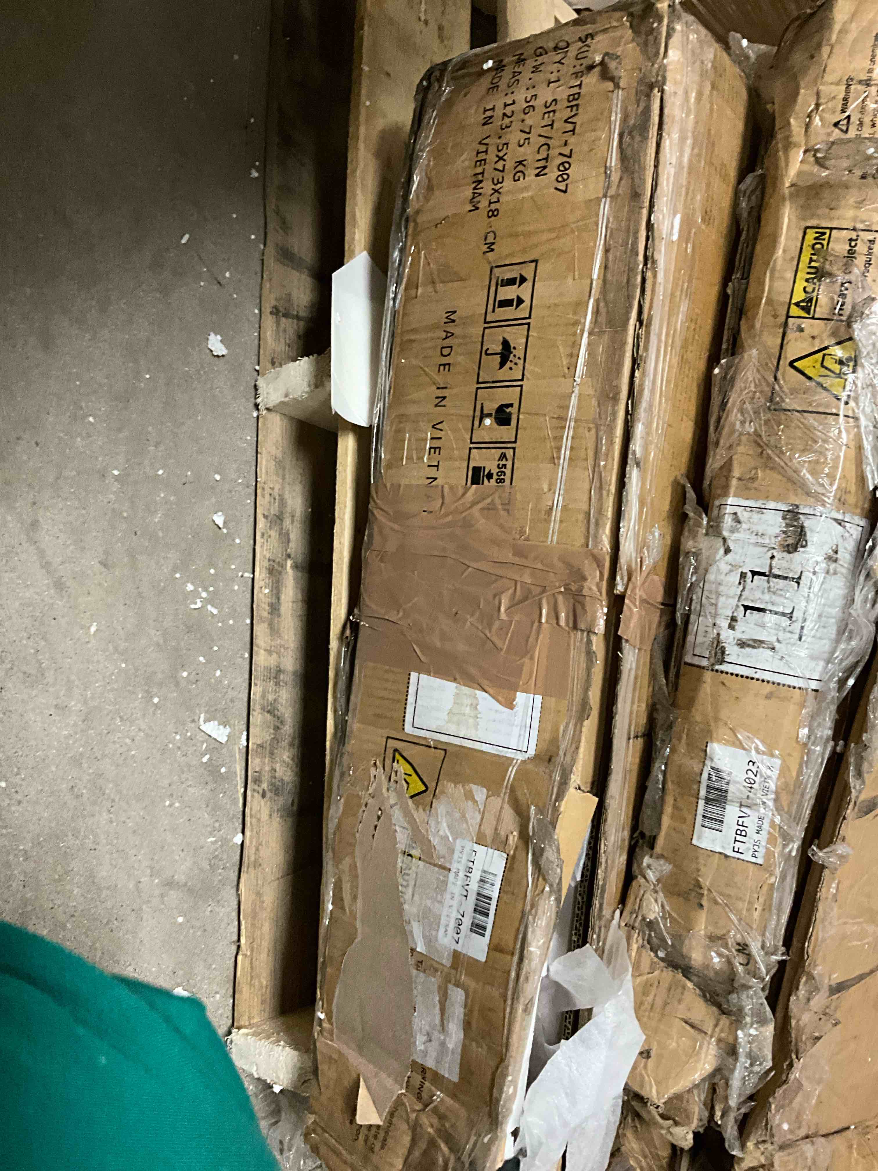 https://s3.amazonaws.com/lotting-images-prod/bidfta/TEA1859546_1735575771828.jpeg