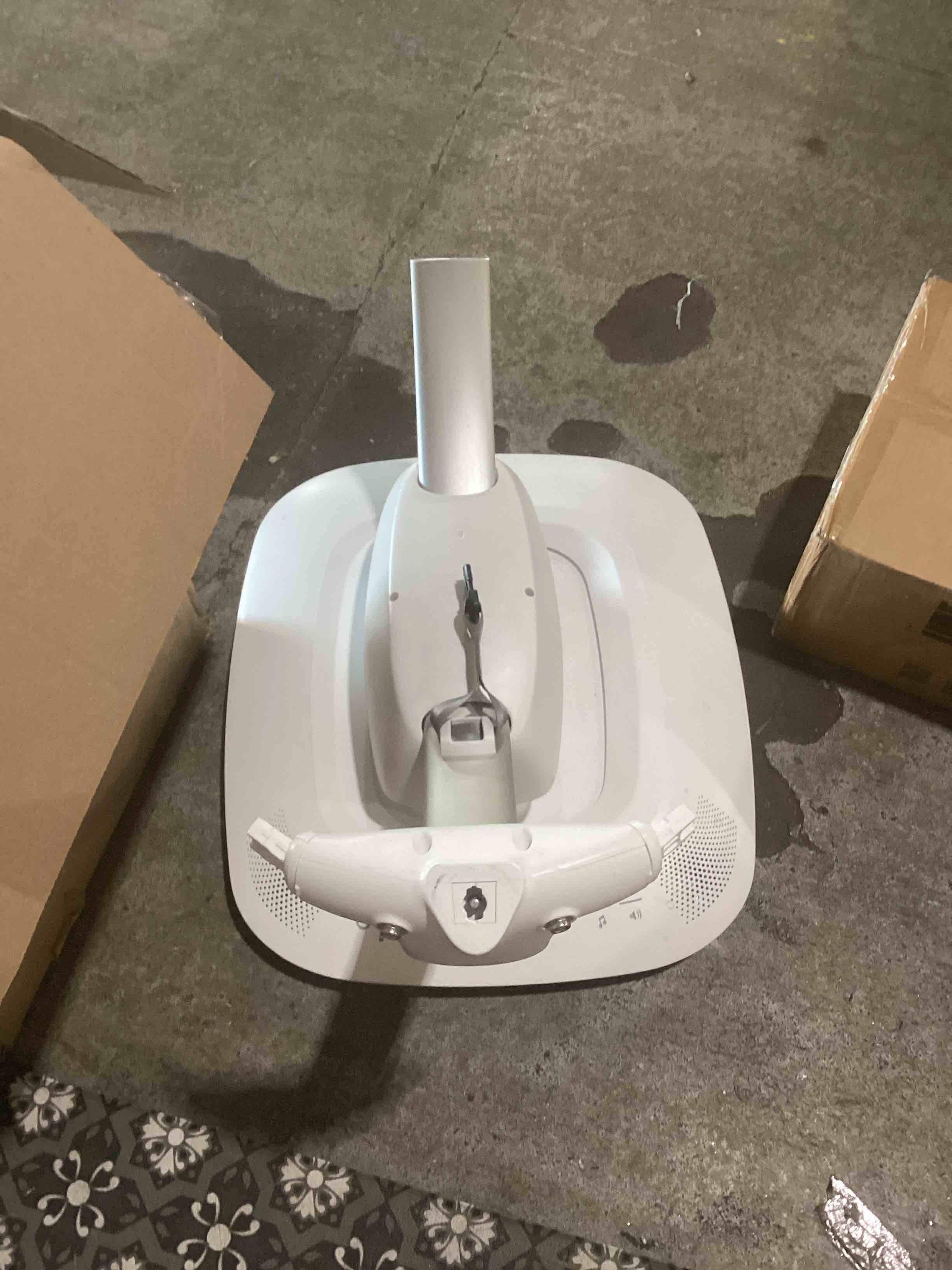 https://s3.amazonaws.com/lotting-images-prod/bidfta/TEA1866281_1753888401680.jpeg