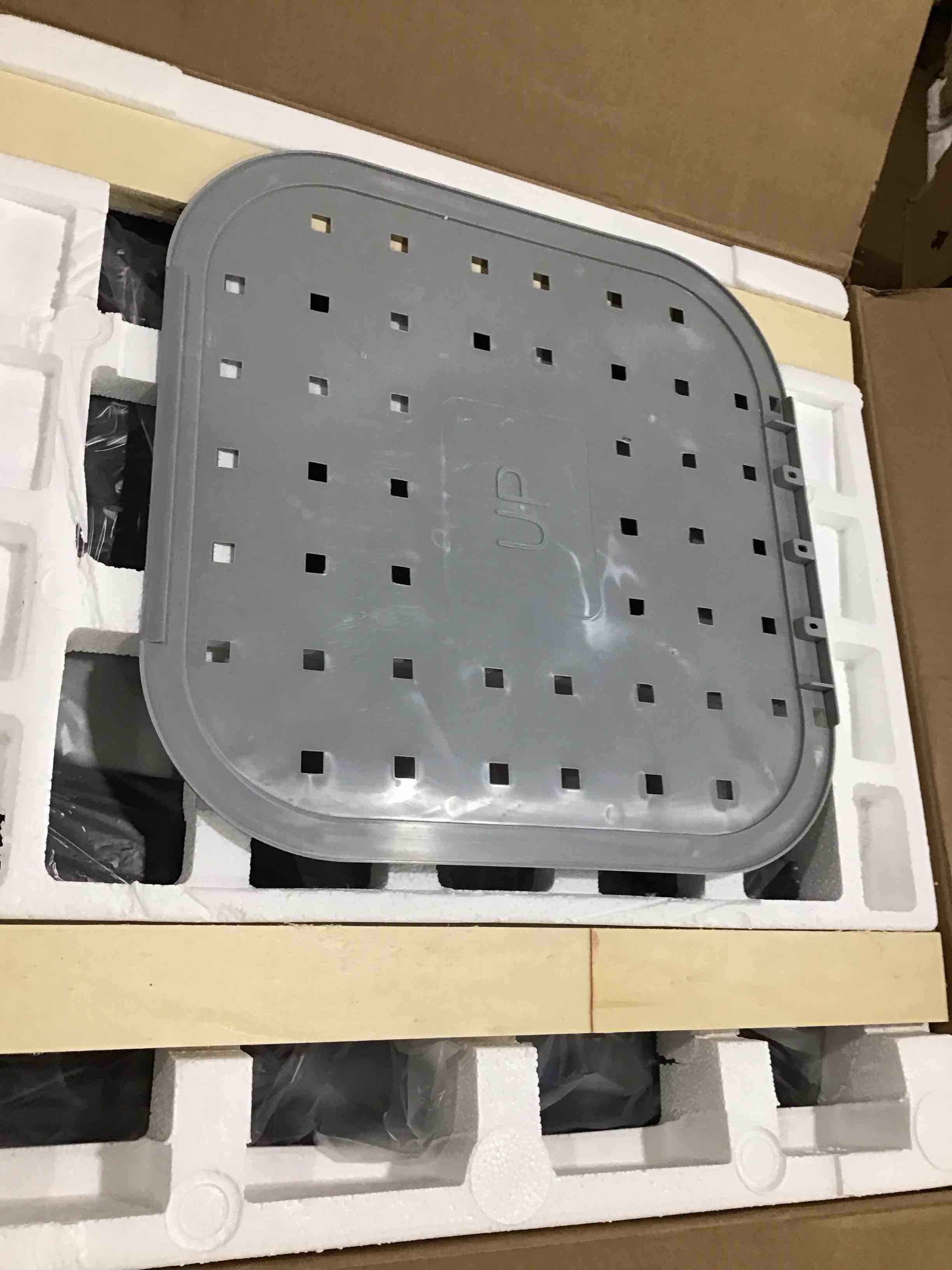 https://s3.amazonaws.com/lotting-images-prod/bidfta/TEA1876406_1740760192177.jpeg