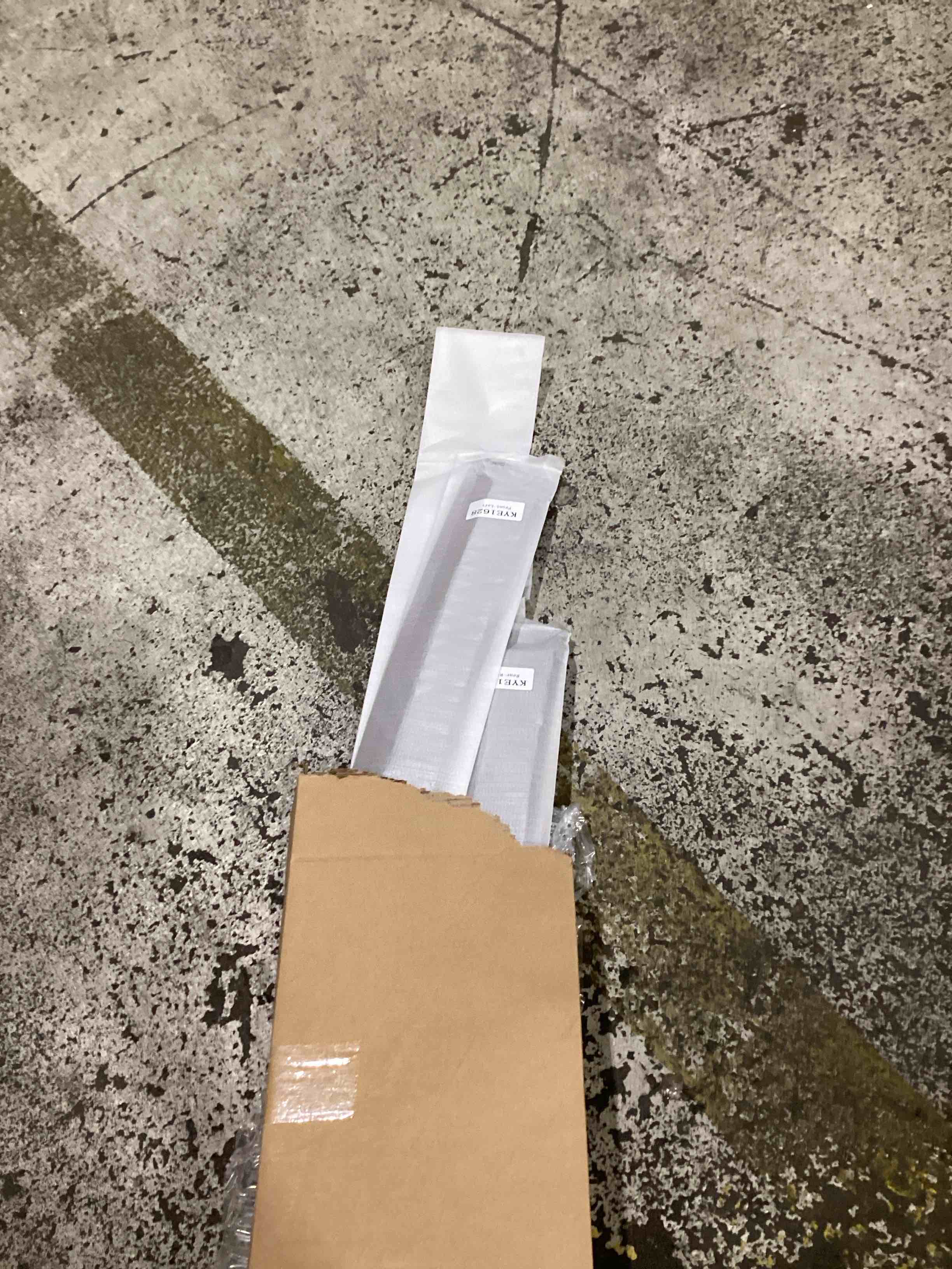https://s3.amazonaws.com/lotting-images-prod/bidfta/TEA1876713_1752235854278.jpeg