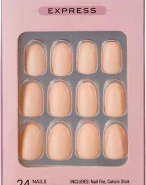Kaely Press on Nails *Similar to stock photo*