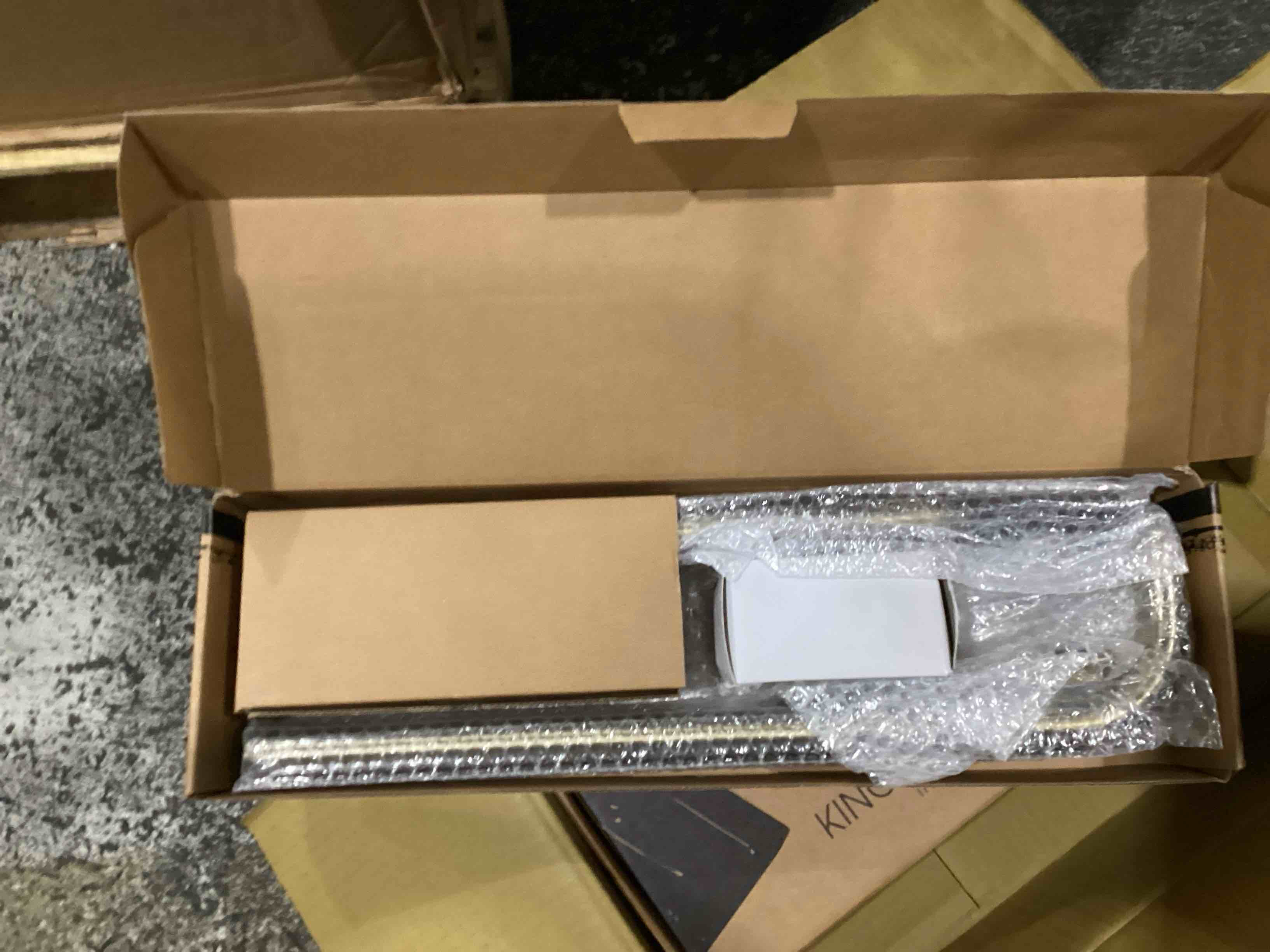 https://s3.amazonaws.com/lotting-images-prod/bidfta/TEA1877111_1752586934448.jpeg