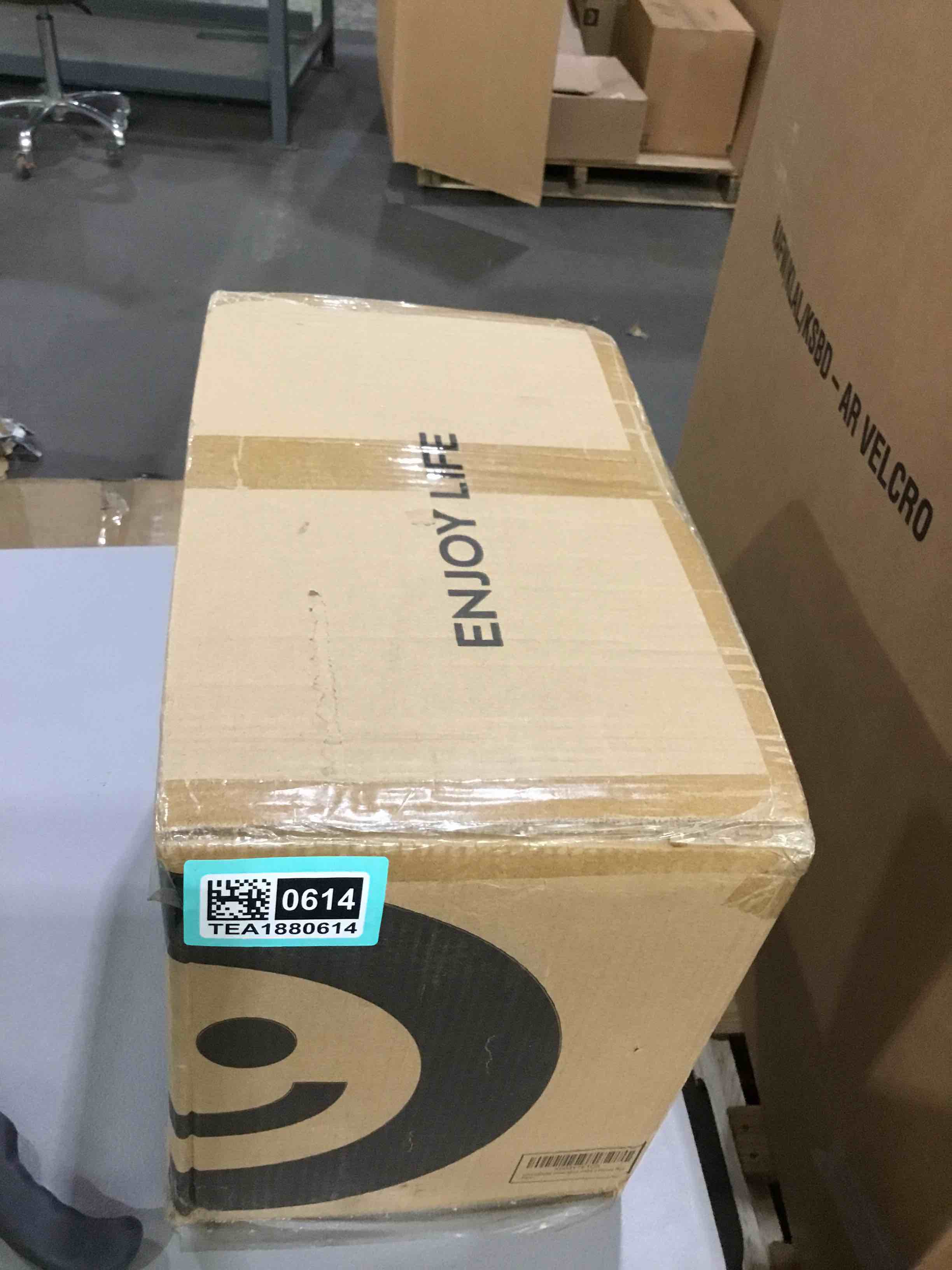 https://s3.amazonaws.com/lotting-images-prod/bidfta/TEA1880614_1746638044239.jpeg
