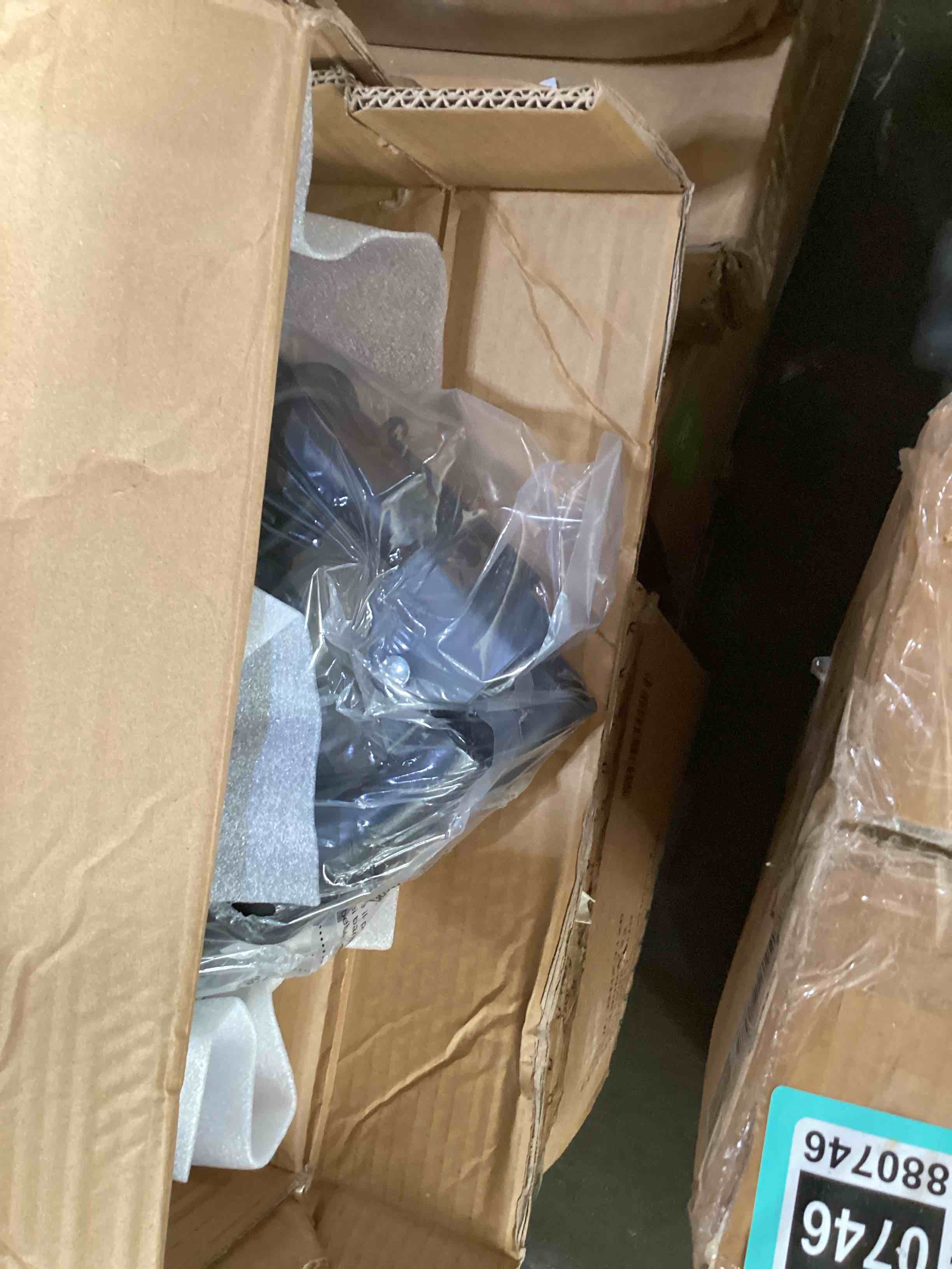 https://s3.amazonaws.com/lotting-images-prod/bidfta/TEA1880682_1746824980086.jpeg