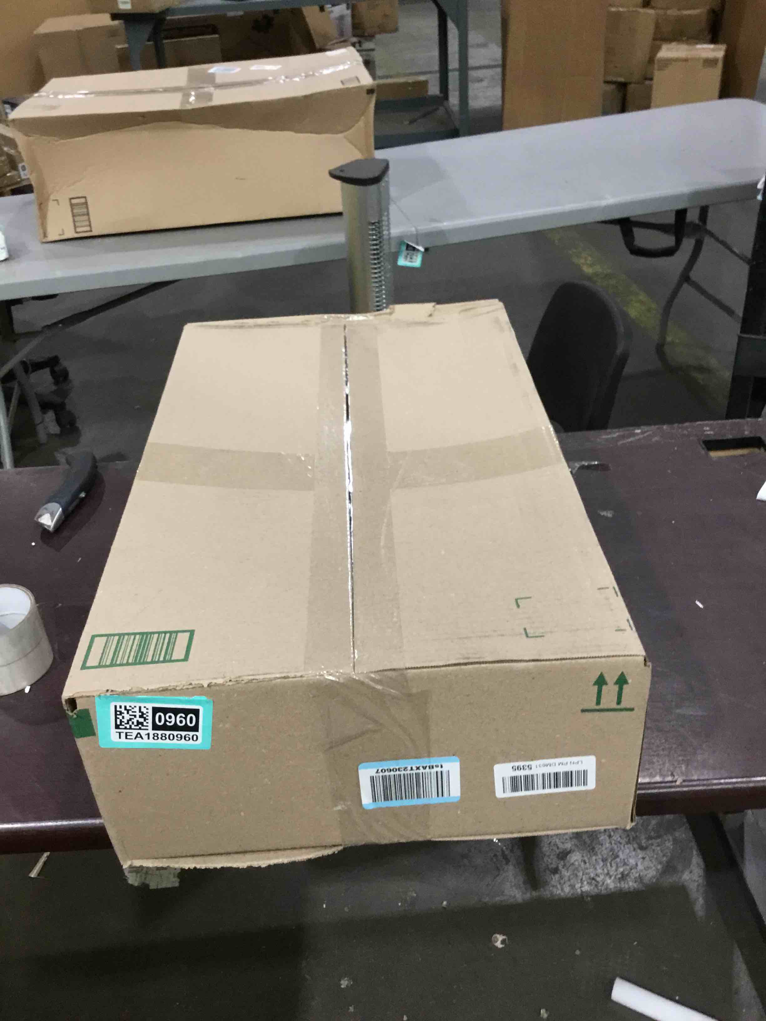 https://s3.amazonaws.com/lotting-images-prod/bidfta/TEA1880960_1748020172384.jpeg