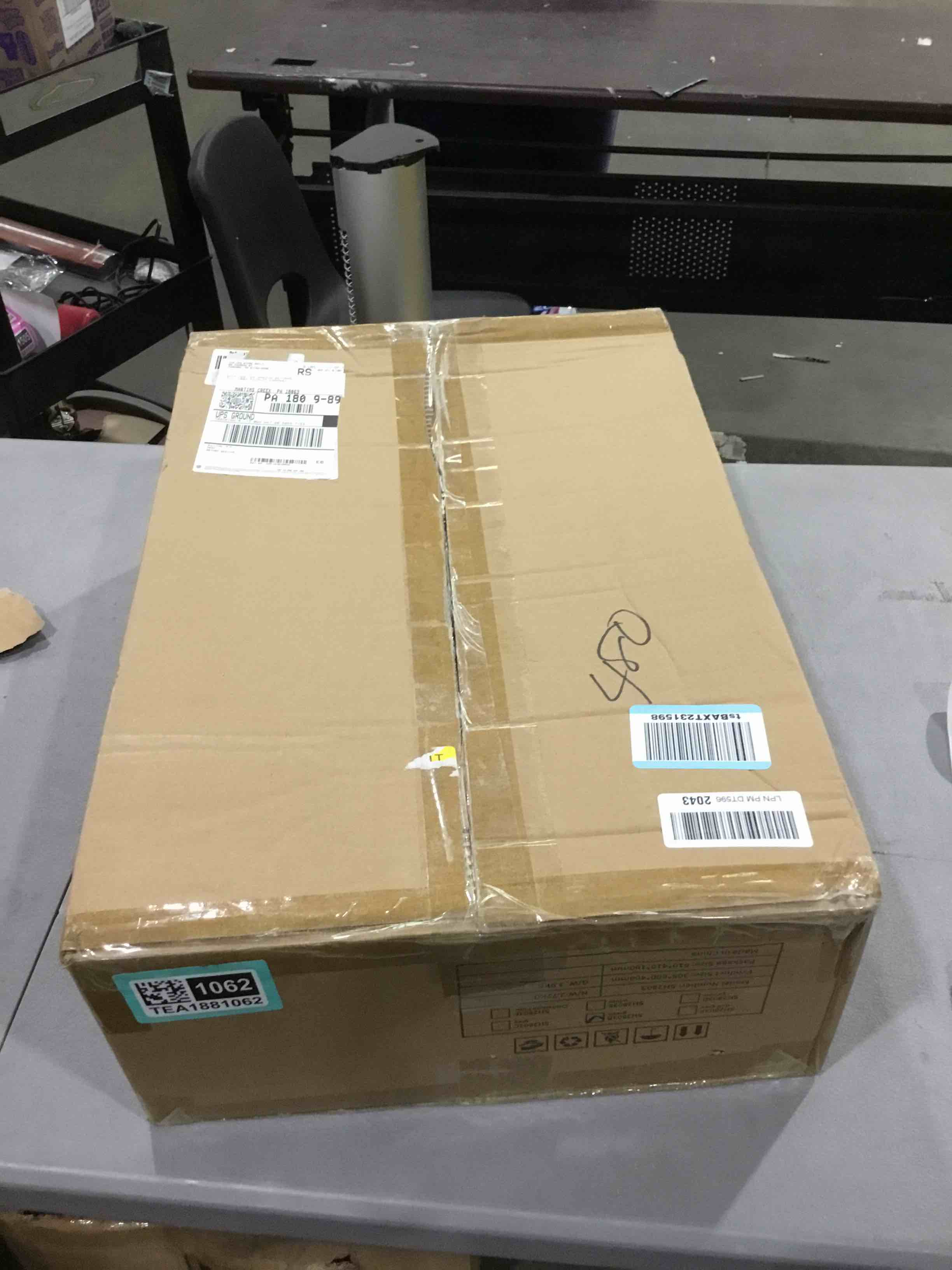 https://s3.amazonaws.com/lotting-images-prod/bidfta/TEA1881062_1748377386340.jpeg