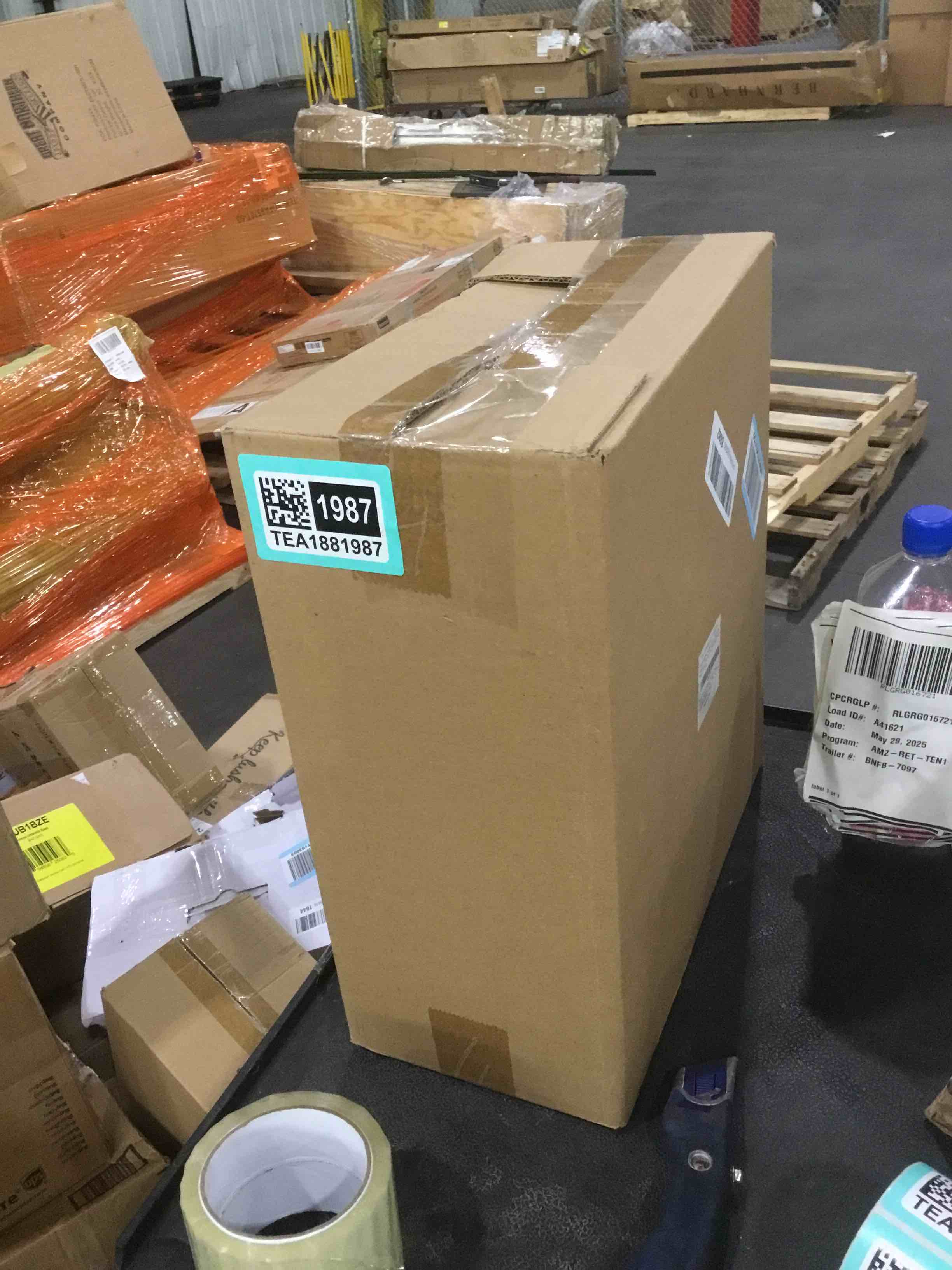 https://s3.amazonaws.com/lotting-images-prod/bidfta/TEA1881987_1749579988688.jpeg