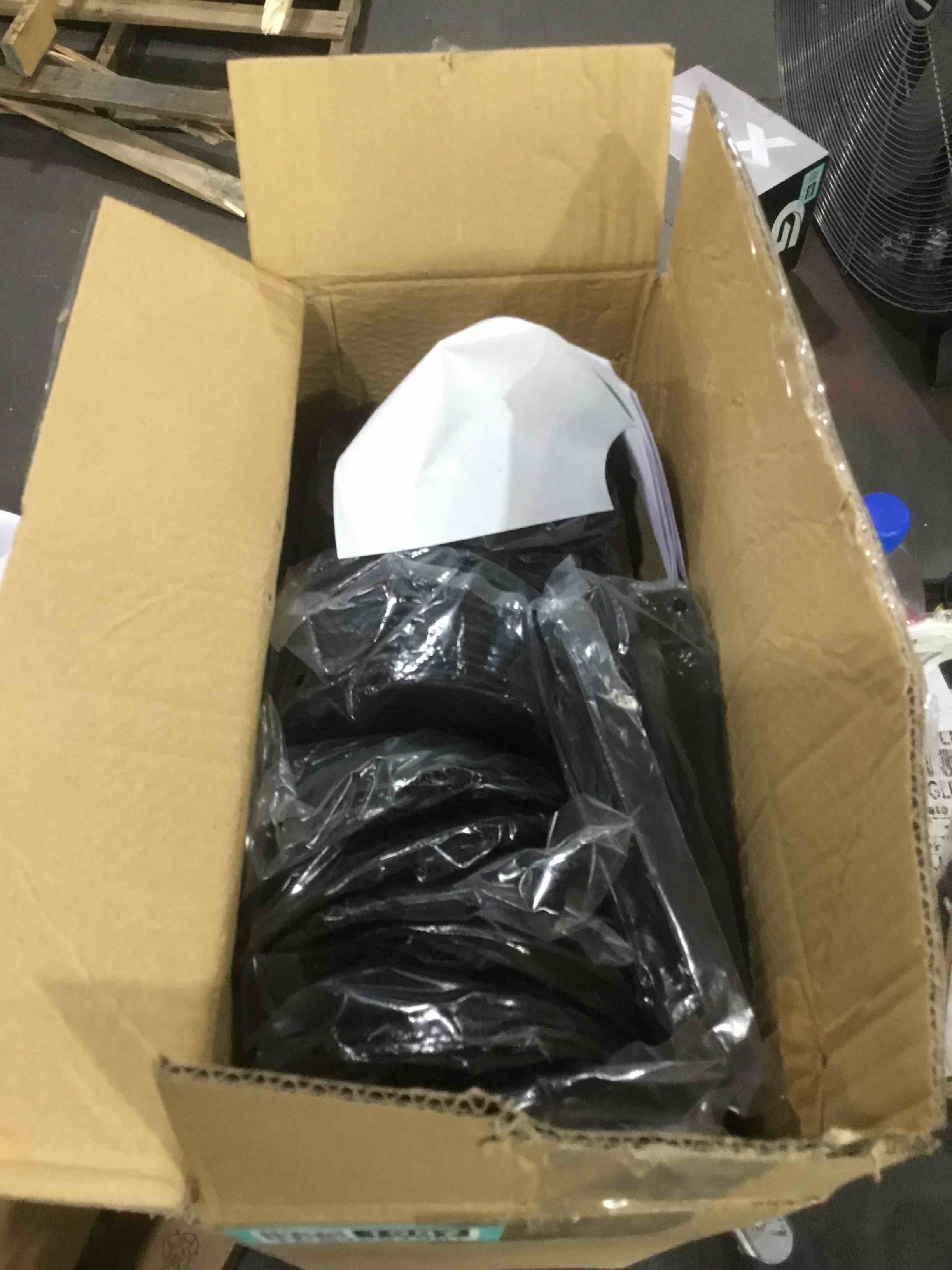 https://s3.amazonaws.com/lotting-images-prod/bidfta/TEA1881987_1749580021969.jpeg