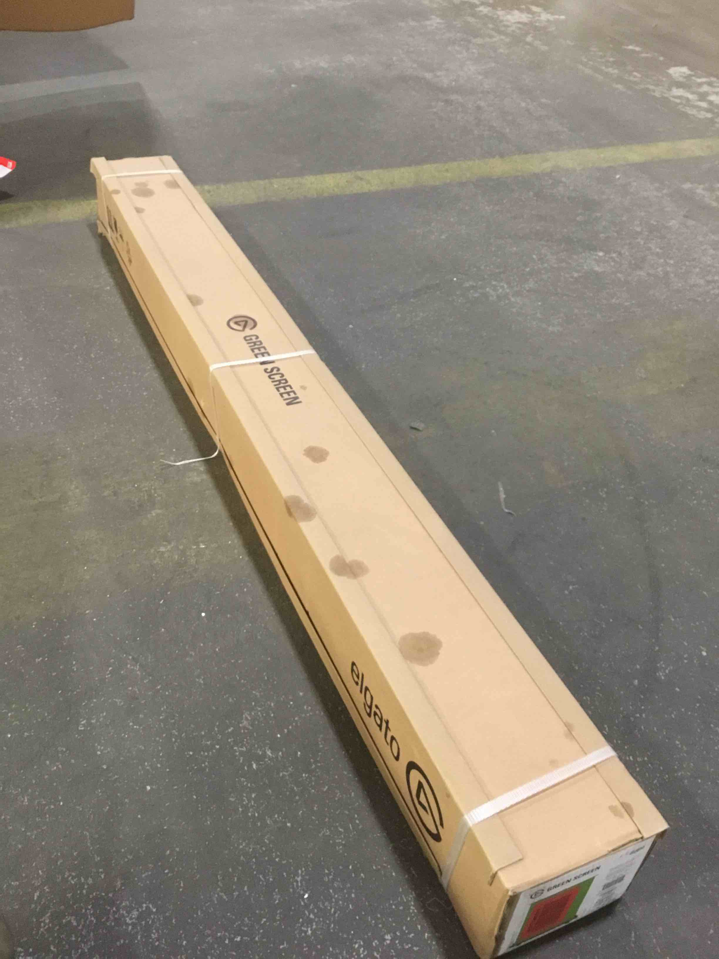 Elgato Green Screen - Collapsible Chroma Key Backdrop, Wrinkle-Resistant Fabric and Ultra-Quick Setup for background removal for Streaming, Video Conferencing, on Instagram, TikTok, Zoom, Teams, OBS