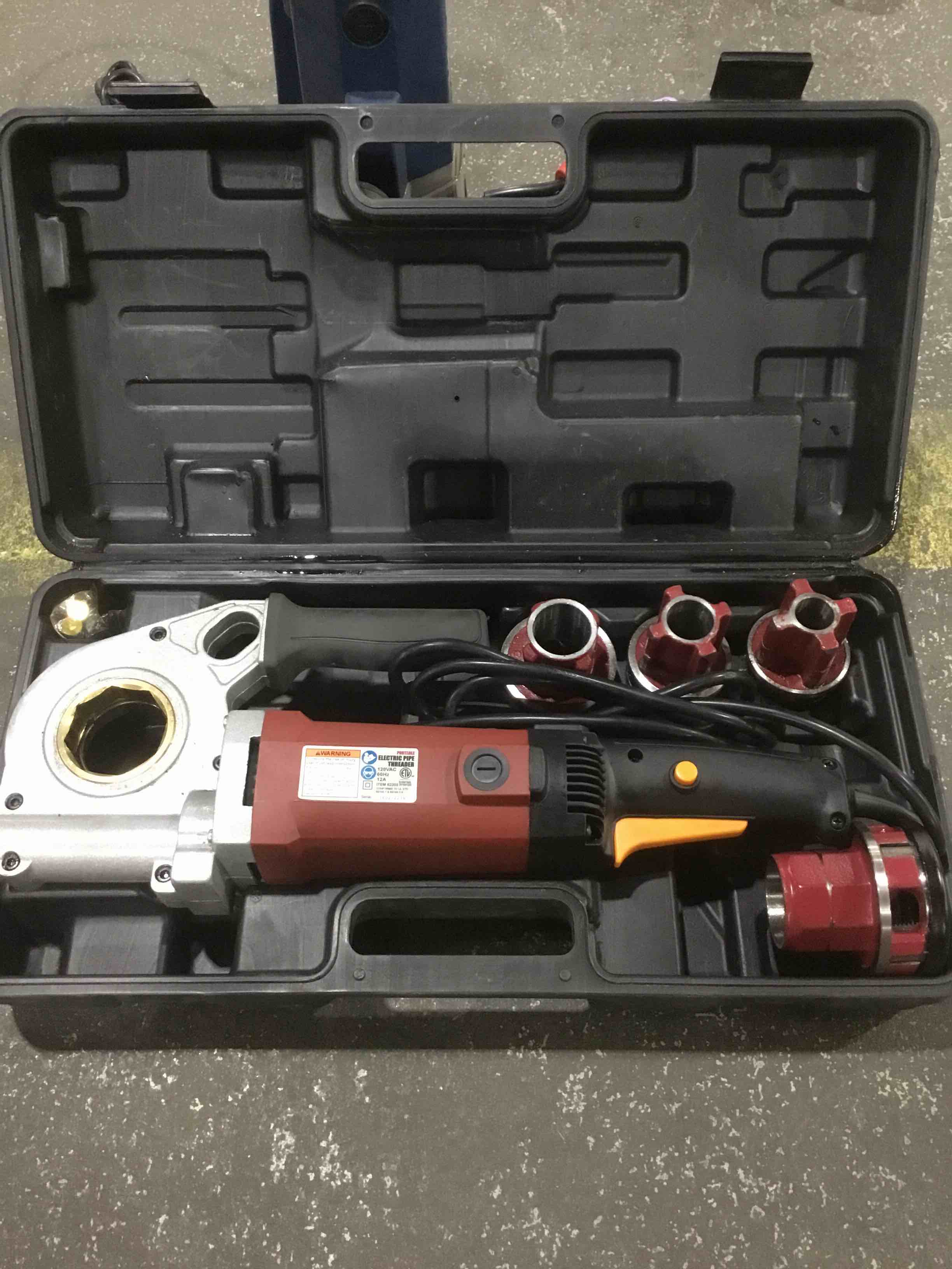 Portable  electric pipe threader
