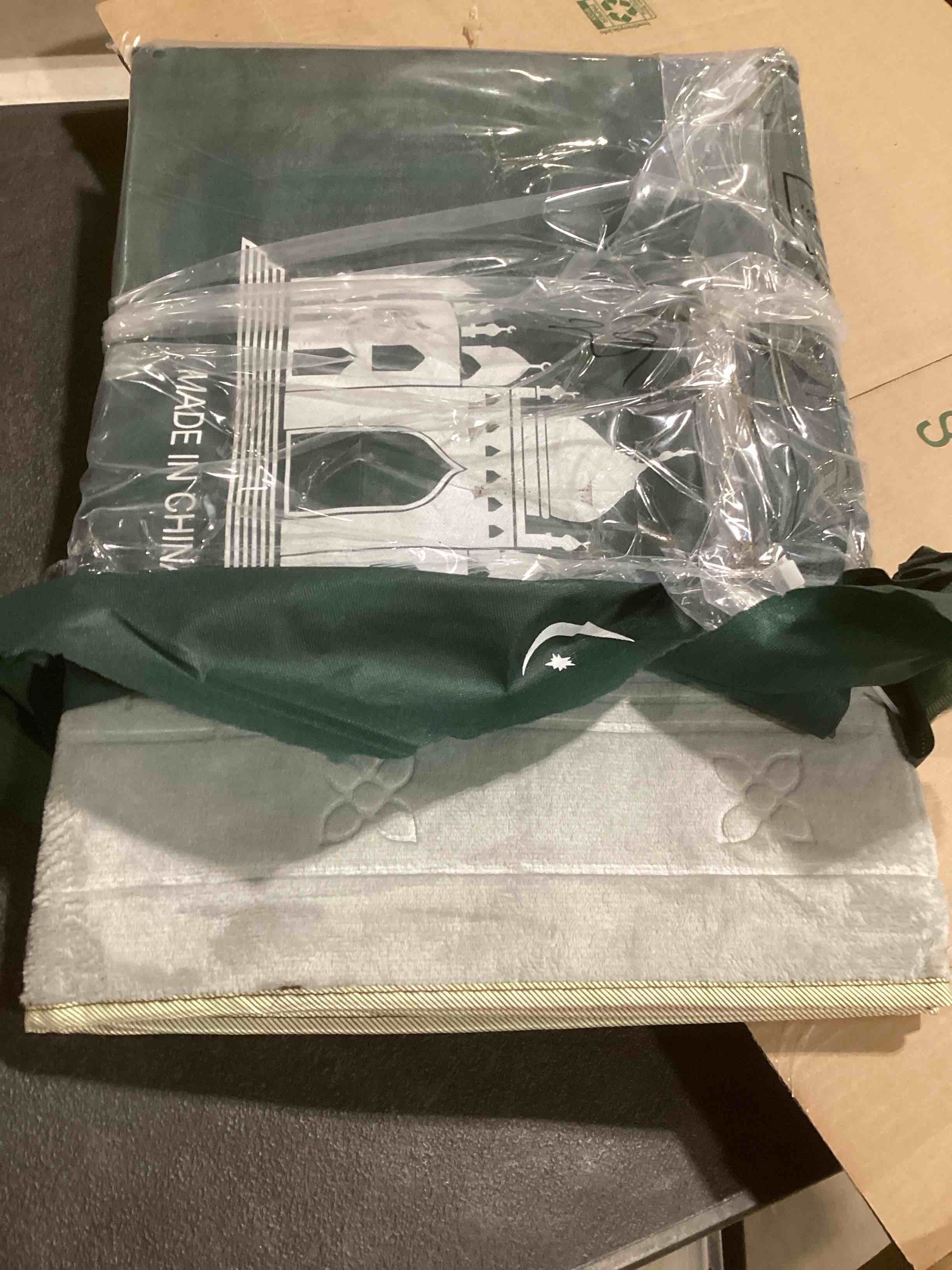 https://s3.amazonaws.com/lotting-images-prod/bidfta/TEA1888666_1741954503383.jpeg