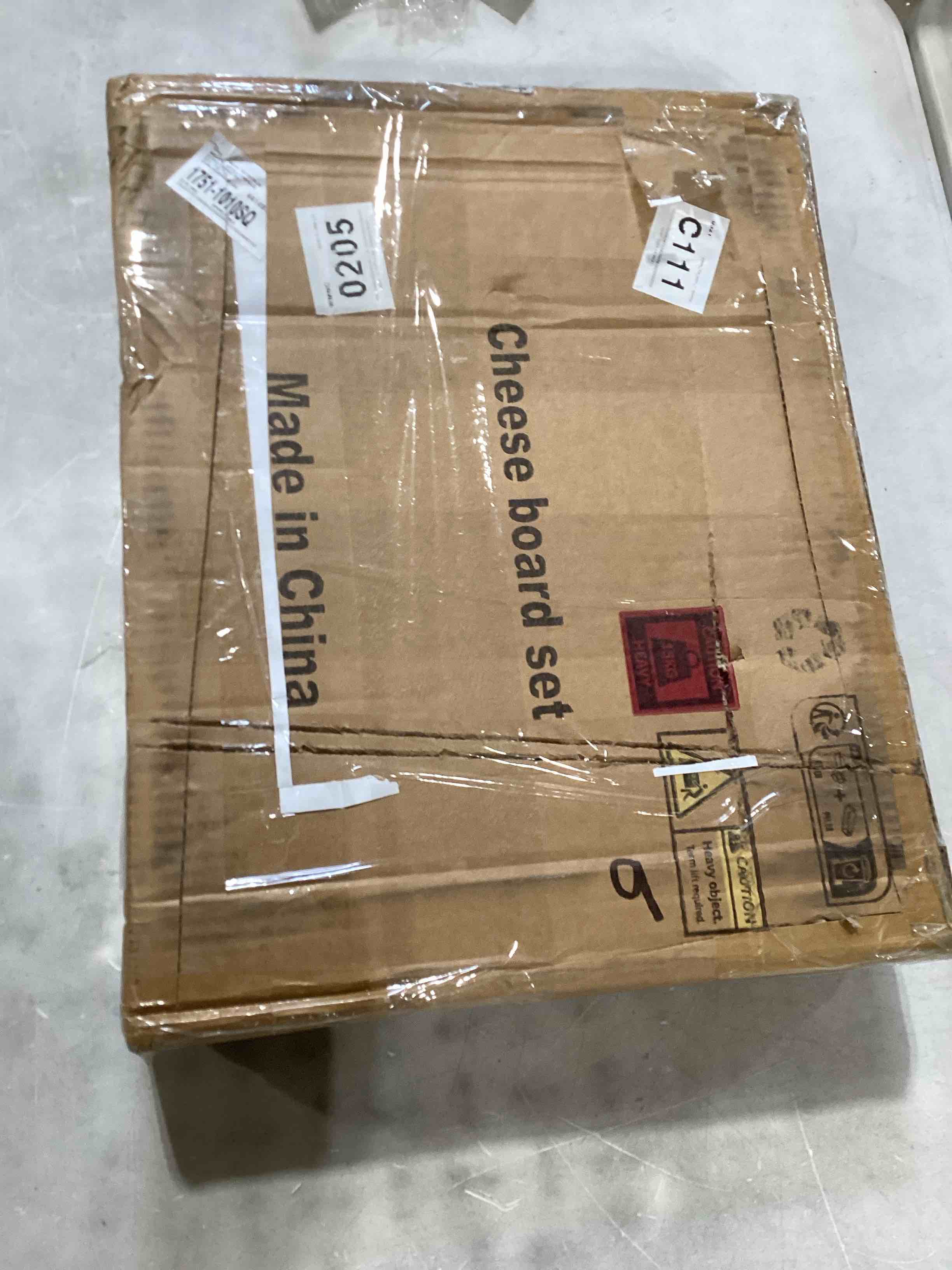 https://s3.amazonaws.com/lotting-images-prod/bidfta/TEA1892592_1738600192104.jpeg