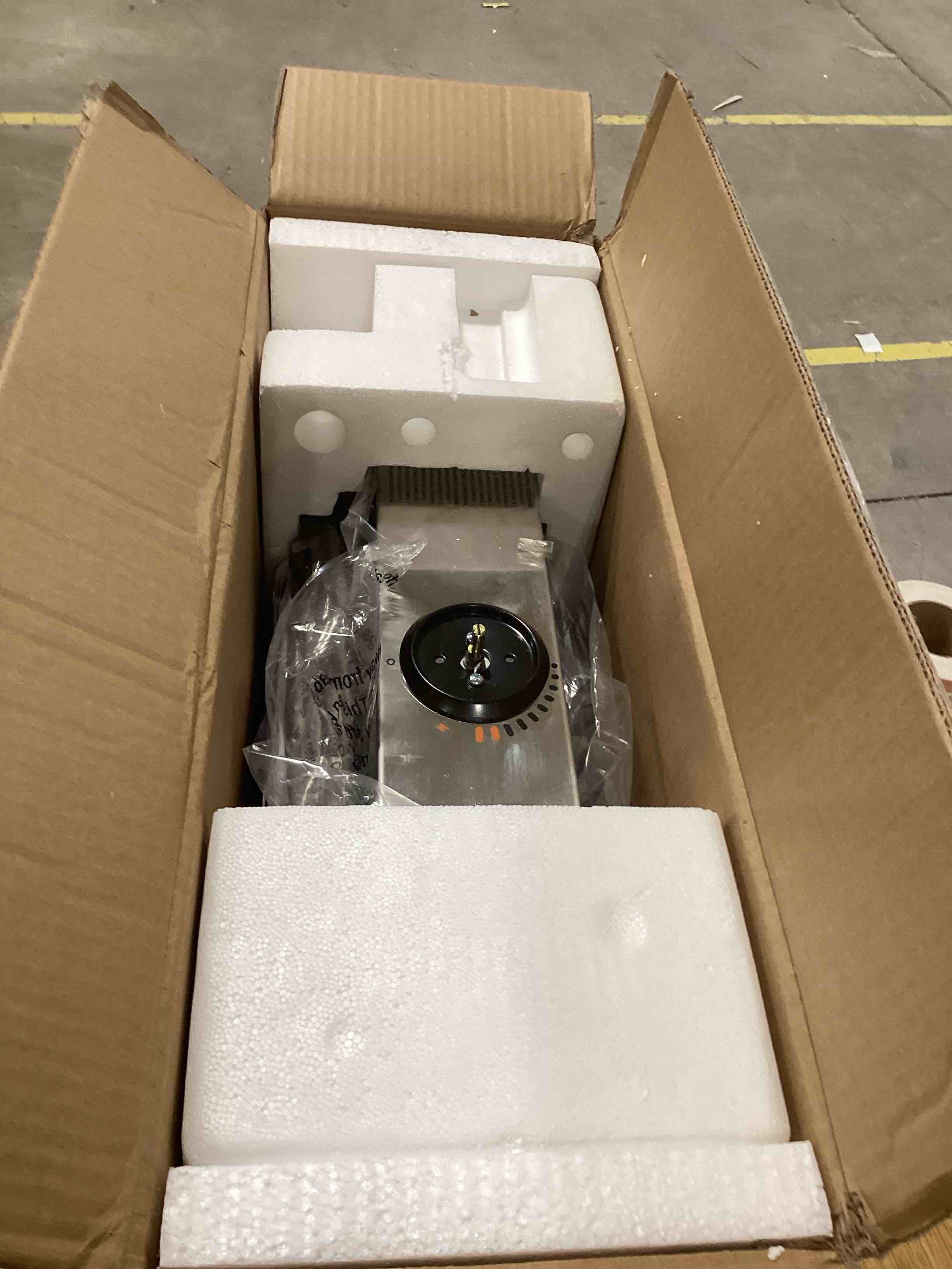 https://s3.amazonaws.com/lotting-images-prod/bidfta/TEA1893353_1741360552627.jpeg