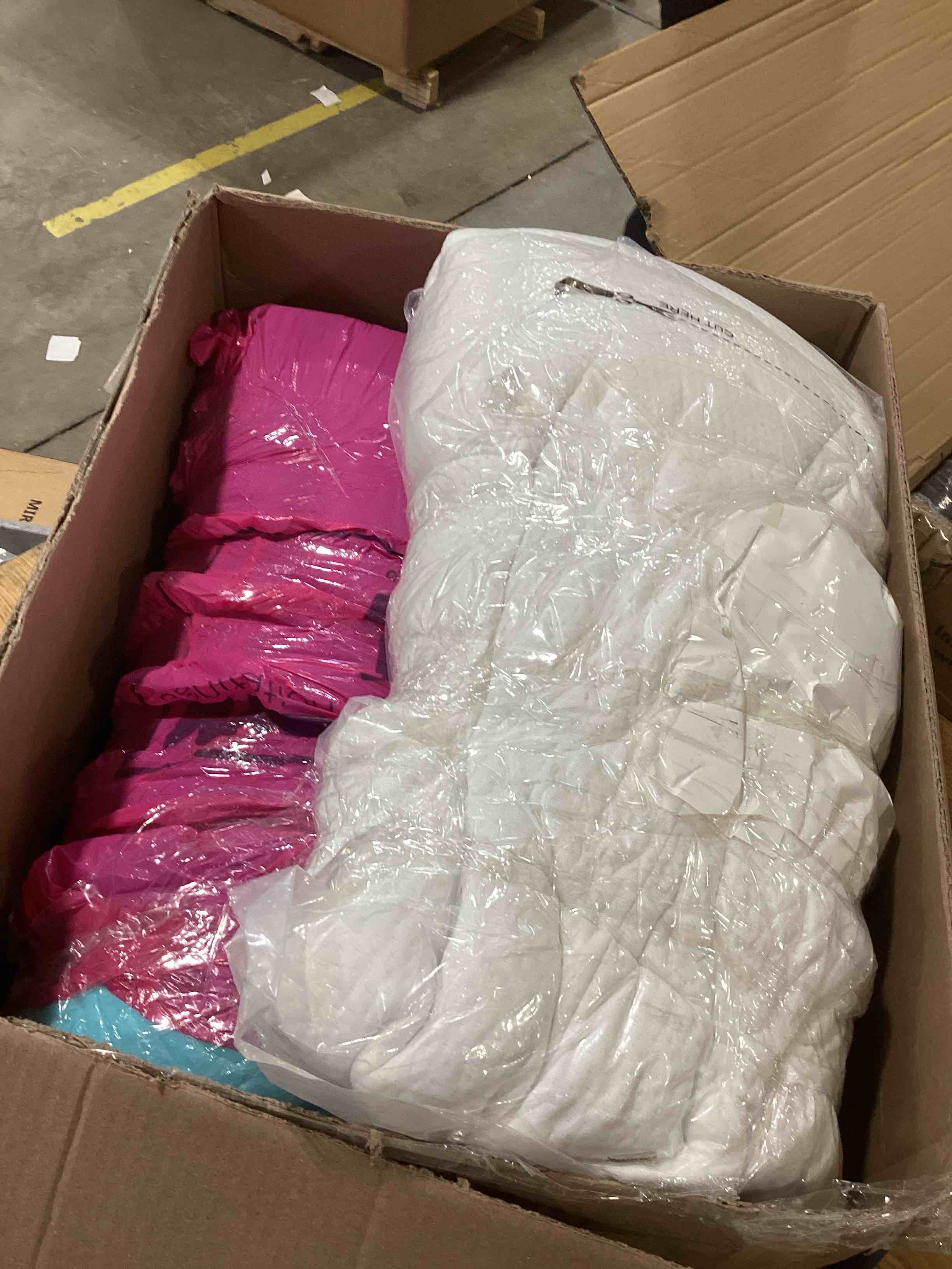 https://s3.amazonaws.com/lotting-images-prod/bidfta/TEA1893357_1741360993659.jpeg