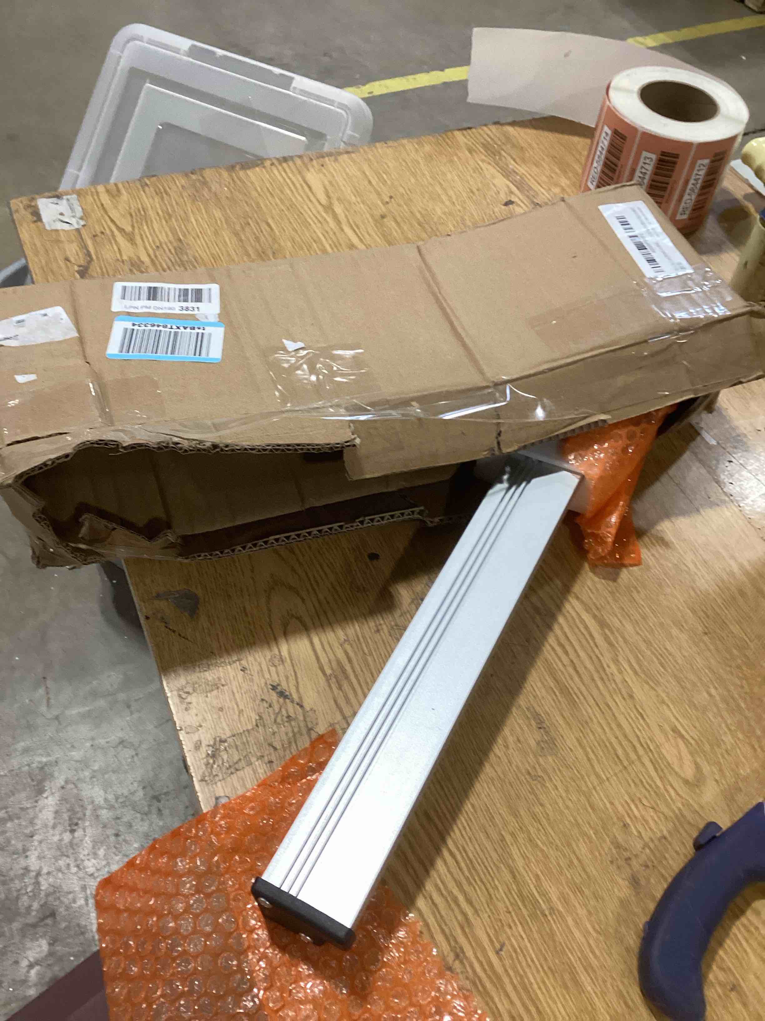 https://s3.amazonaws.com/lotting-images-prod/bidfta/TEA1893420_1741377162818.jpeg
