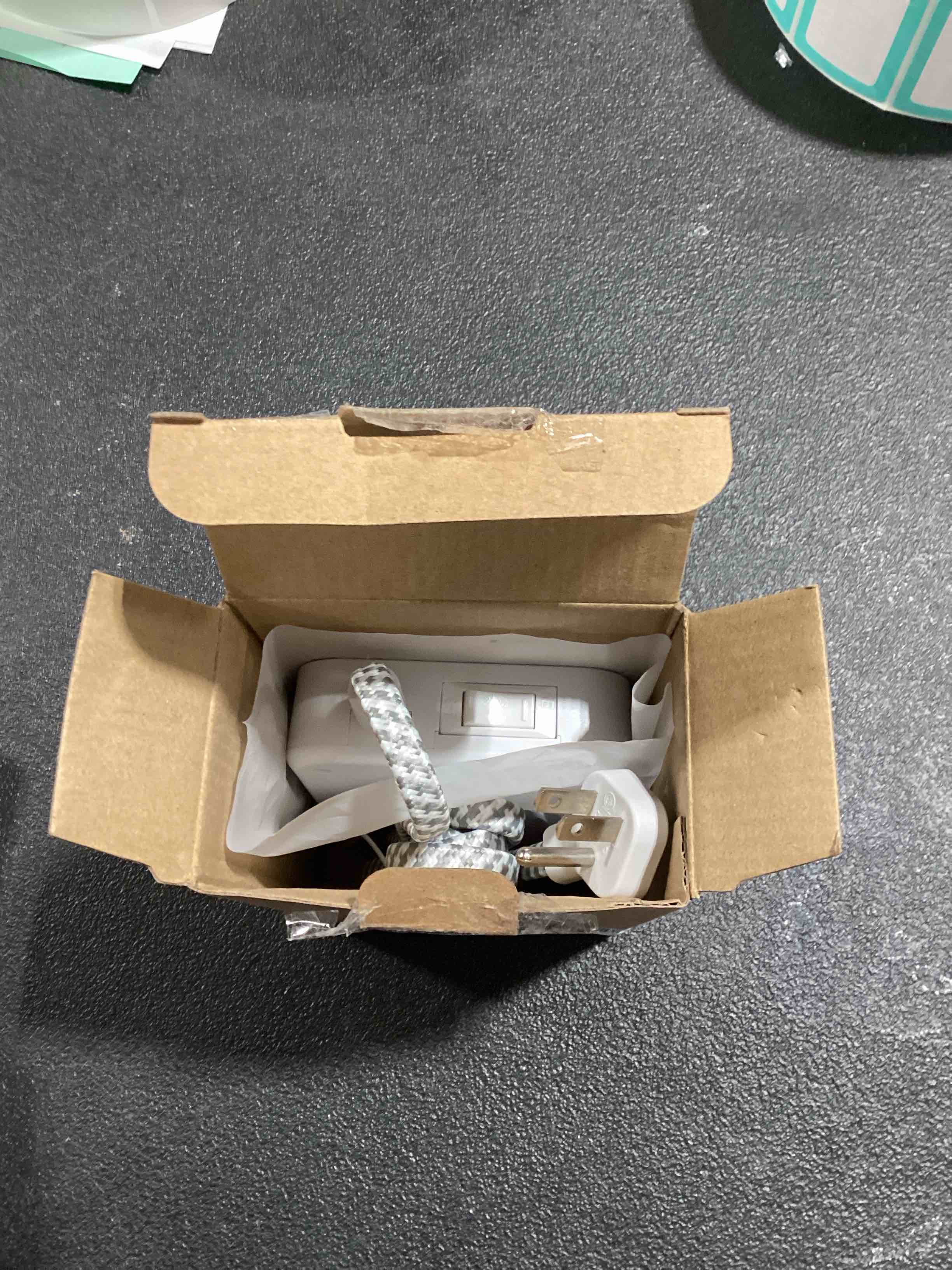 https://s3.amazonaws.com/lotting-images-prod/bidfta/TEA1897531_1733141938811.jpeg