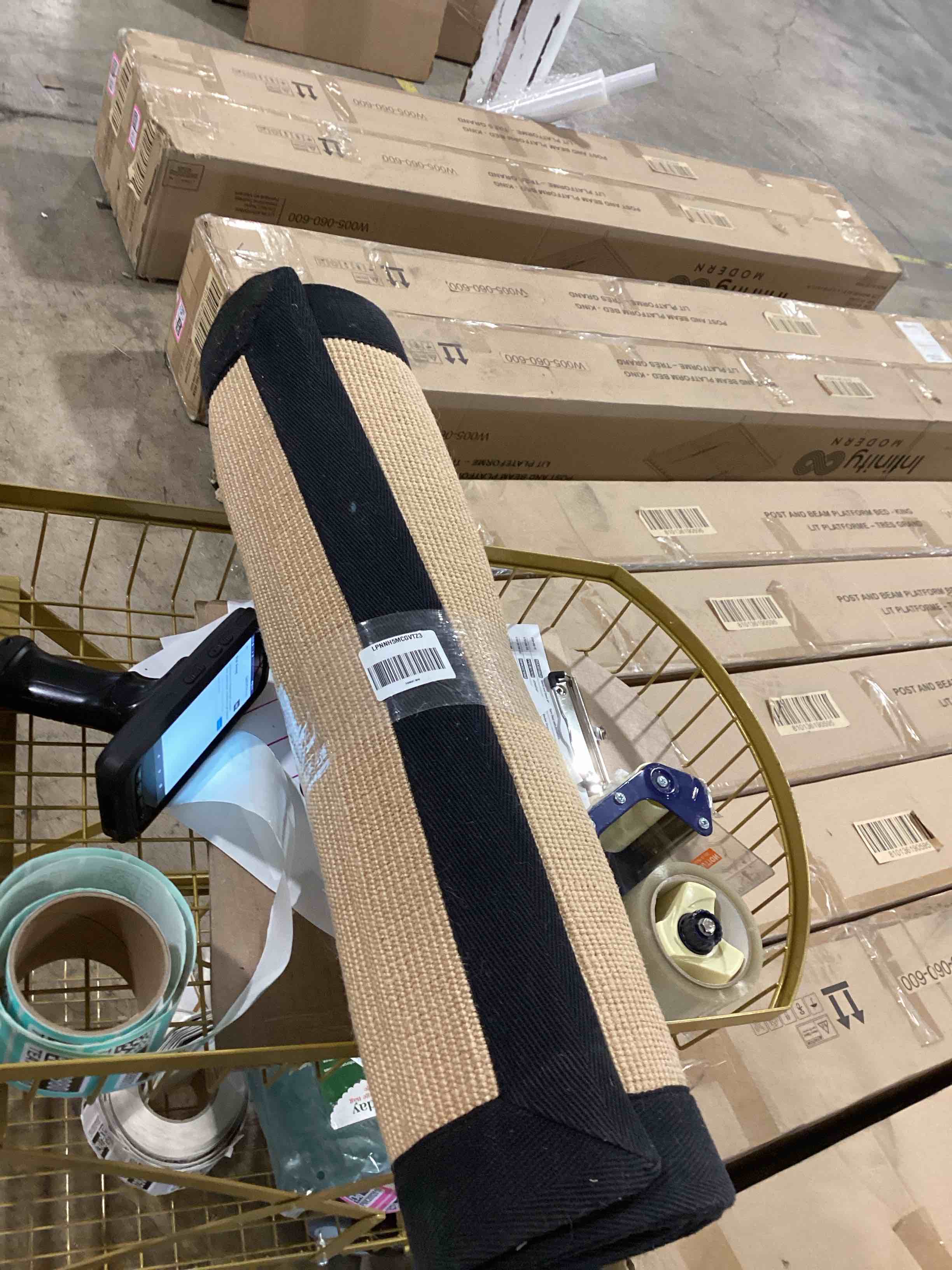 Condition photo showing Good Condition for JONATHAN Y Border Jute Runner Rug Natural/Black 2X8 ft, Camden Farmhouse Cottage for Living Room, Bedroom, Kitchen, Office, Easy-Cleaning, High Traffic, Pet-Friendly, Non-Shedding KTN100F-28 Natural/Black 2'2" x 8' (Runner)