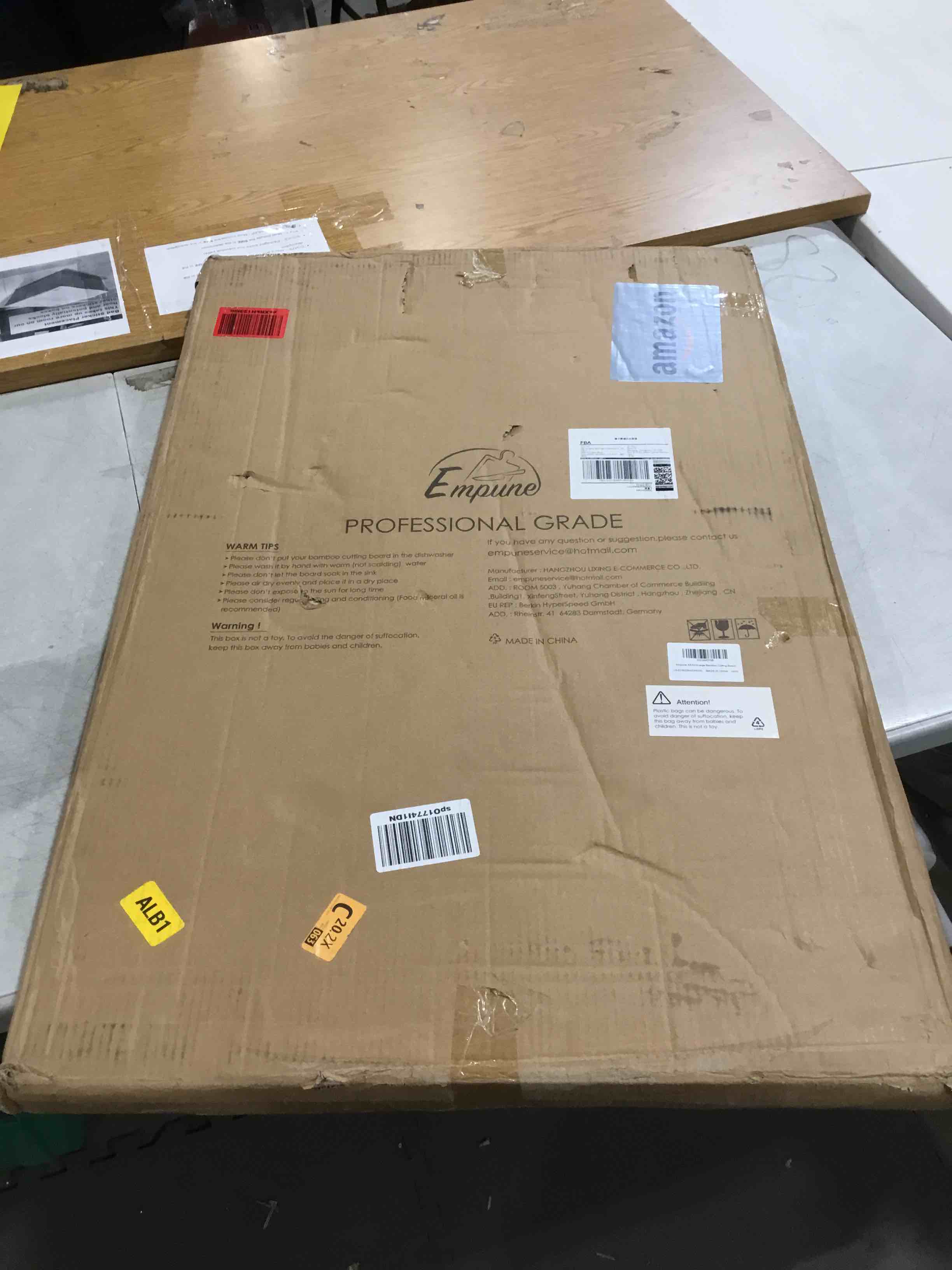 https://s3.amazonaws.com/lotting-images-prod/bidfta/TEA1900018_1731077992309.jpeg