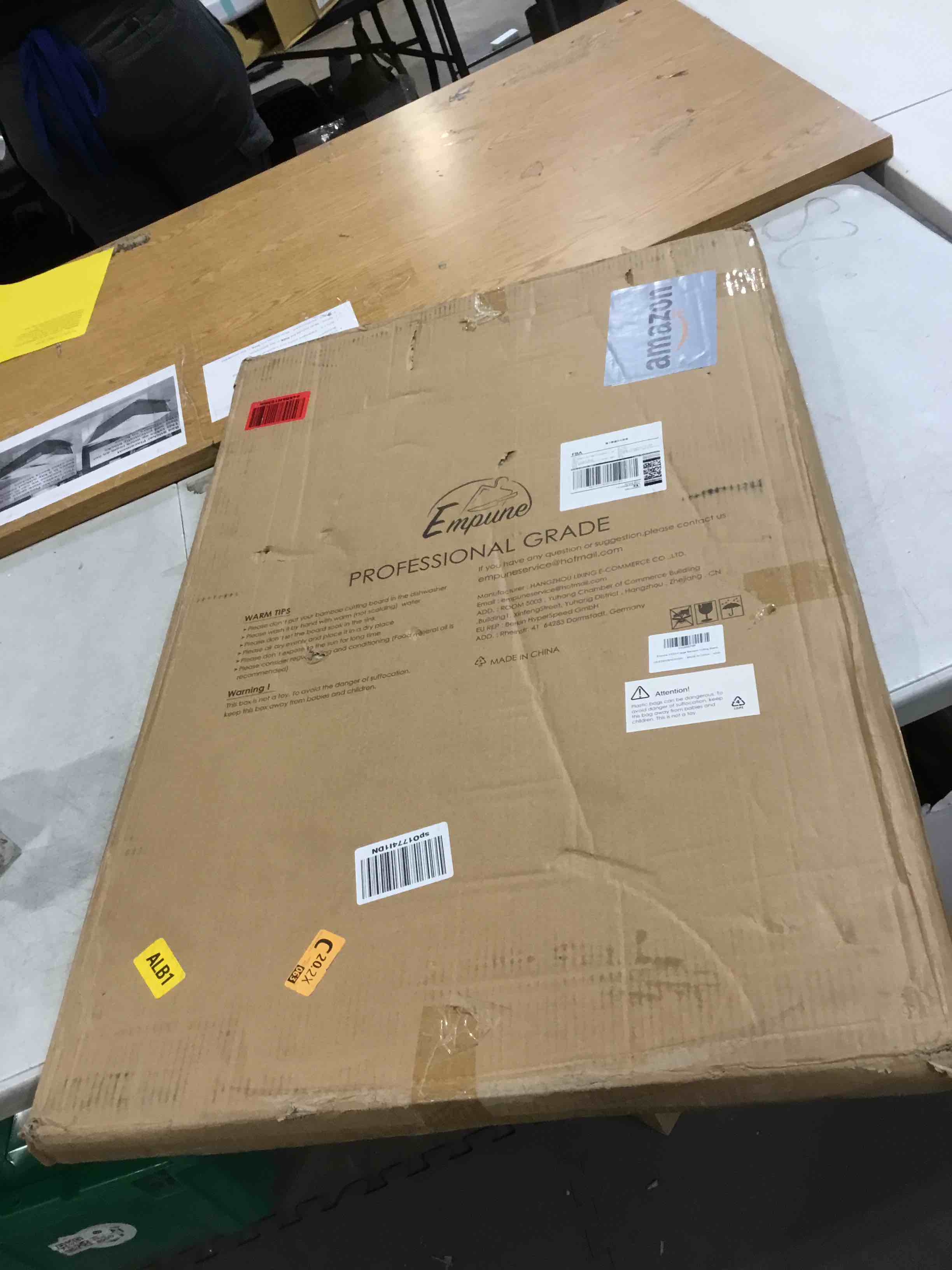 https://s3.amazonaws.com/lotting-images-prod/bidfta/TEA1900018_1731077993681.jpeg
