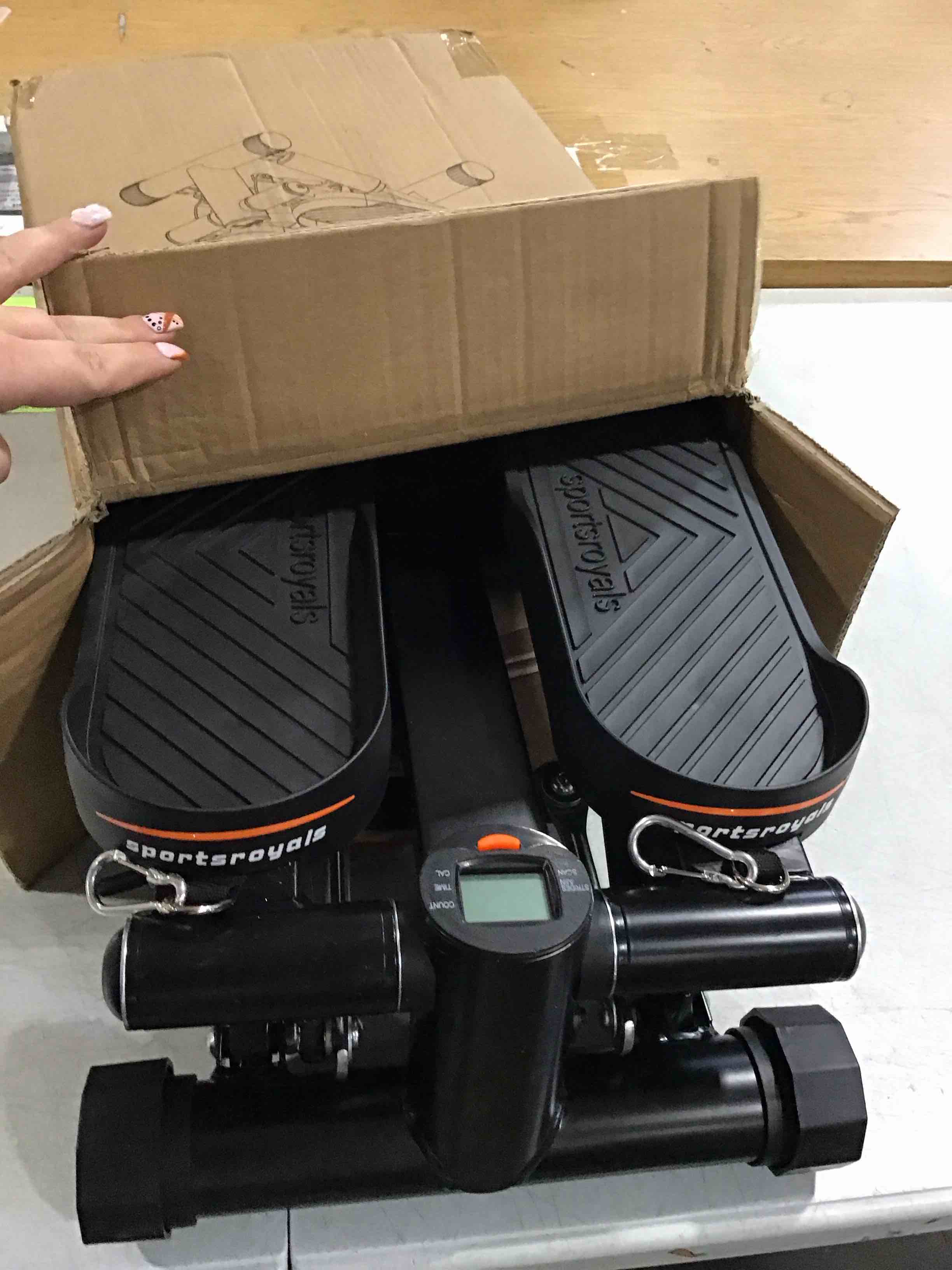 https://s3.amazonaws.com/lotting-images-prod/bidfta/TEA1900930_1732114722048.jpeg