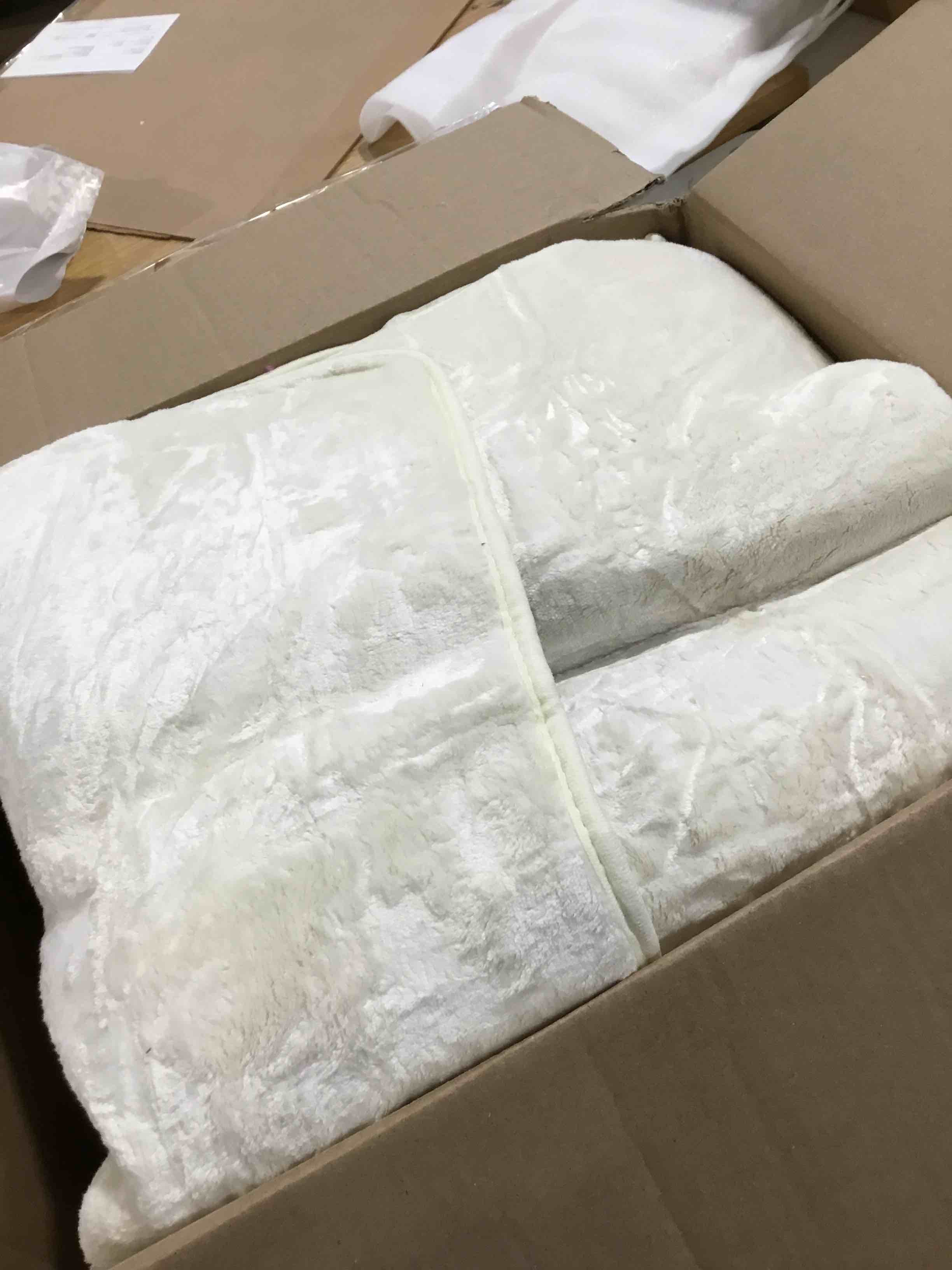 https://s3.amazonaws.com/lotting-images-prod/bidfta/TEA1900990_1732125787540.jpeg