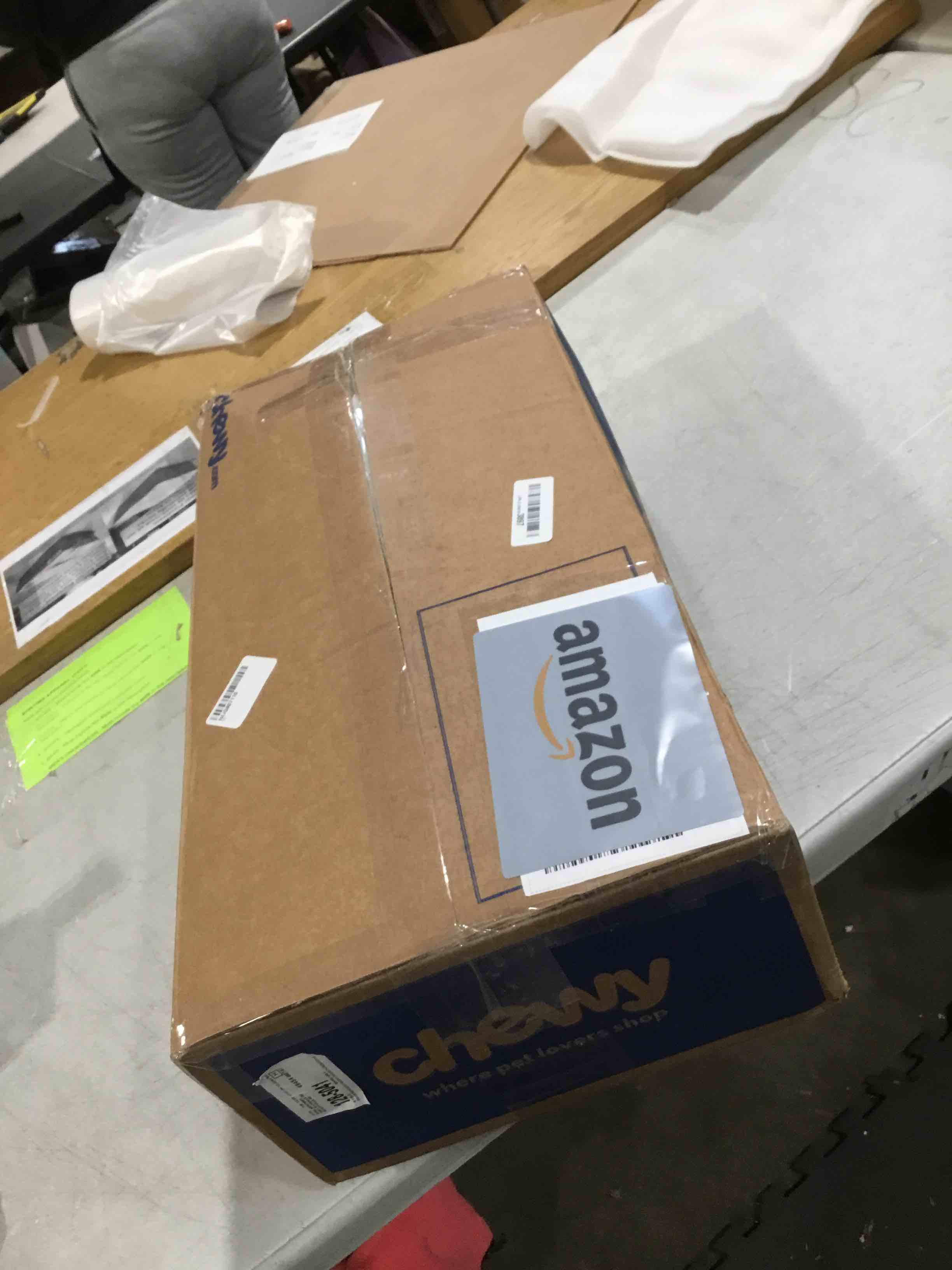 https://s3.amazonaws.com/lotting-images-prod/bidfta/TEA1900991_1732125856382.jpeg