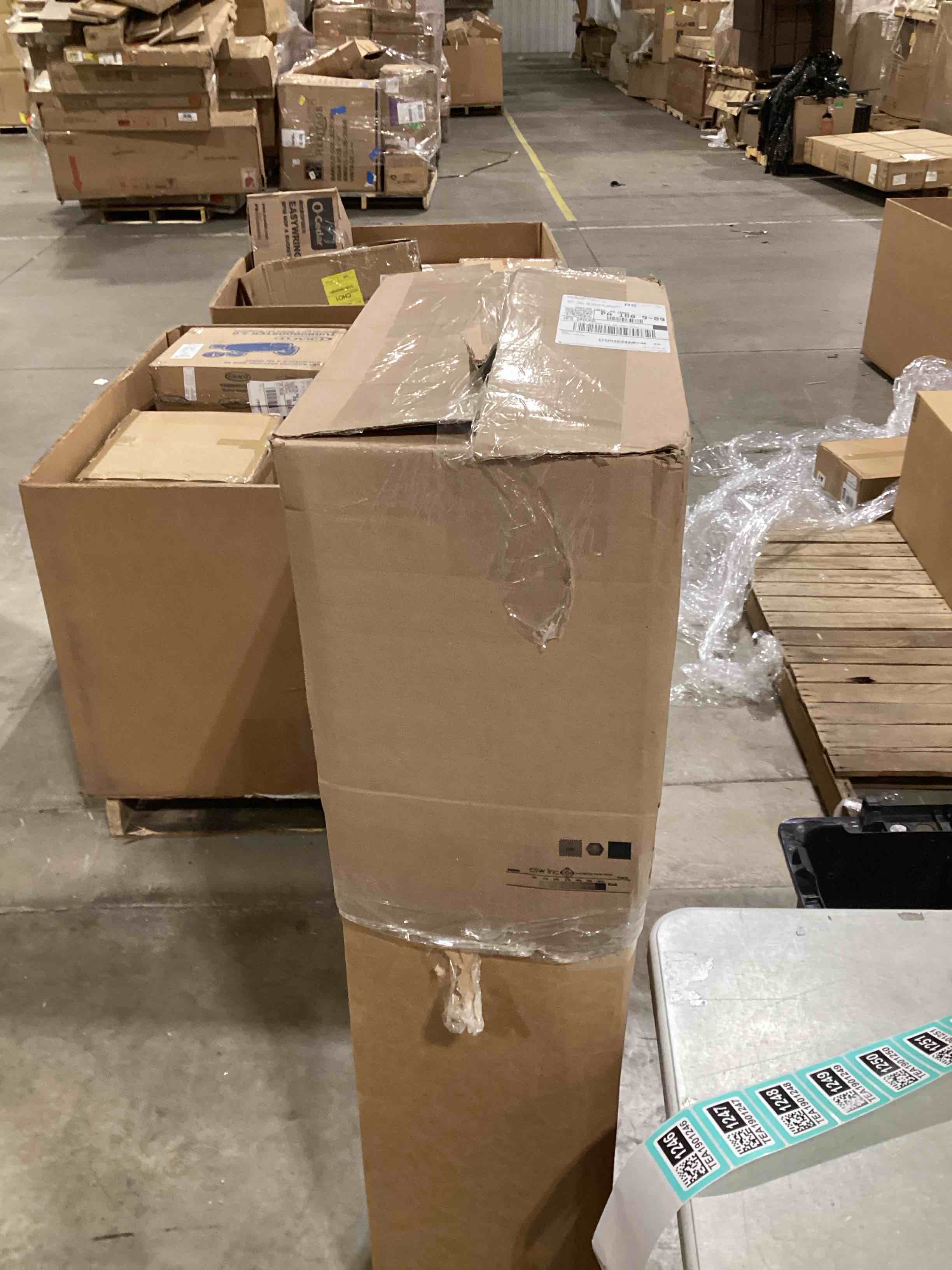 https://s3.amazonaws.com/lotting-images-prod/bidfta/TEA1901246_1732278205615.jpeg