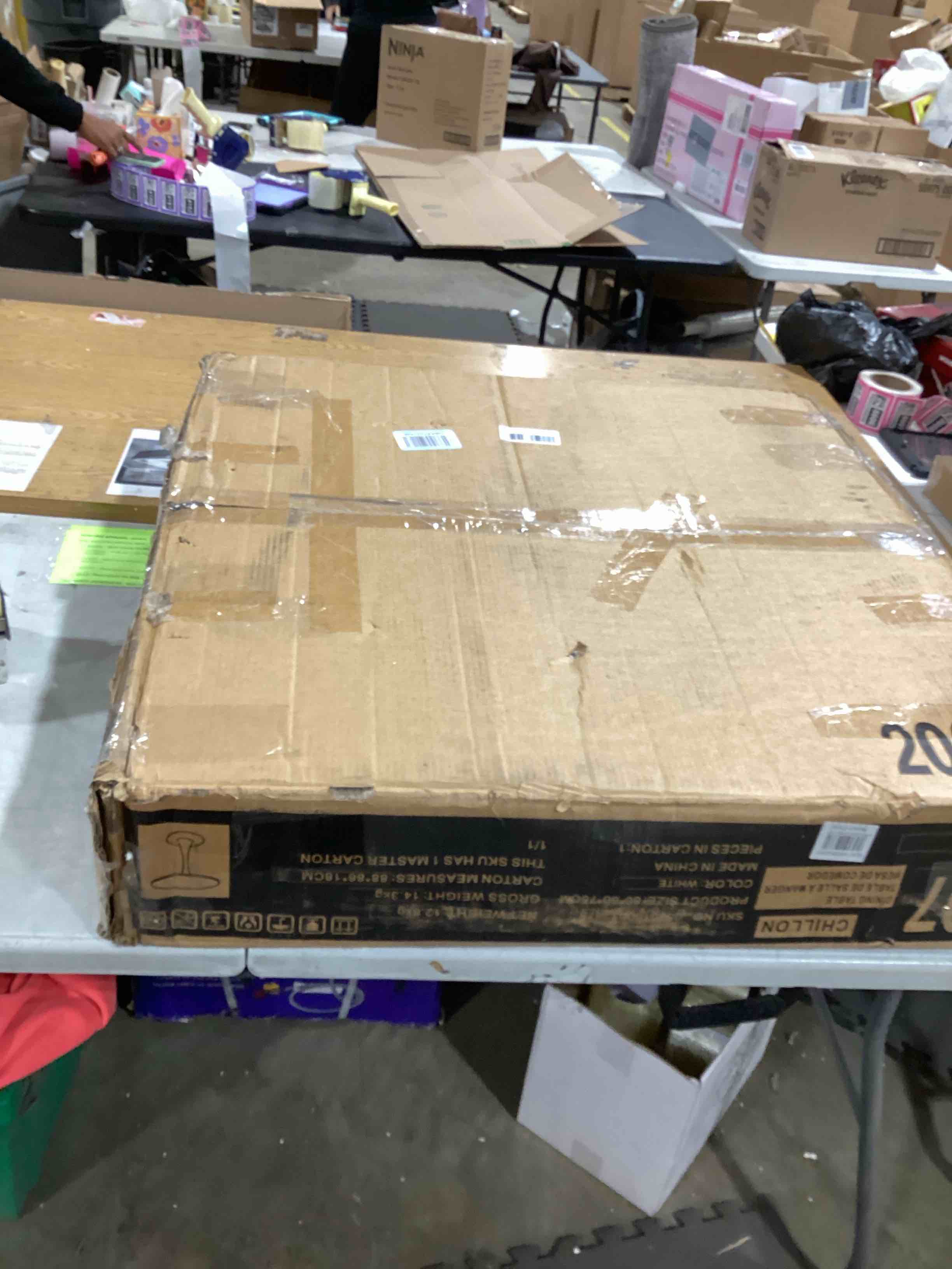https://s3.amazonaws.com/lotting-images-prod/bidfta/TEA1901306_1732289582203.jpeg