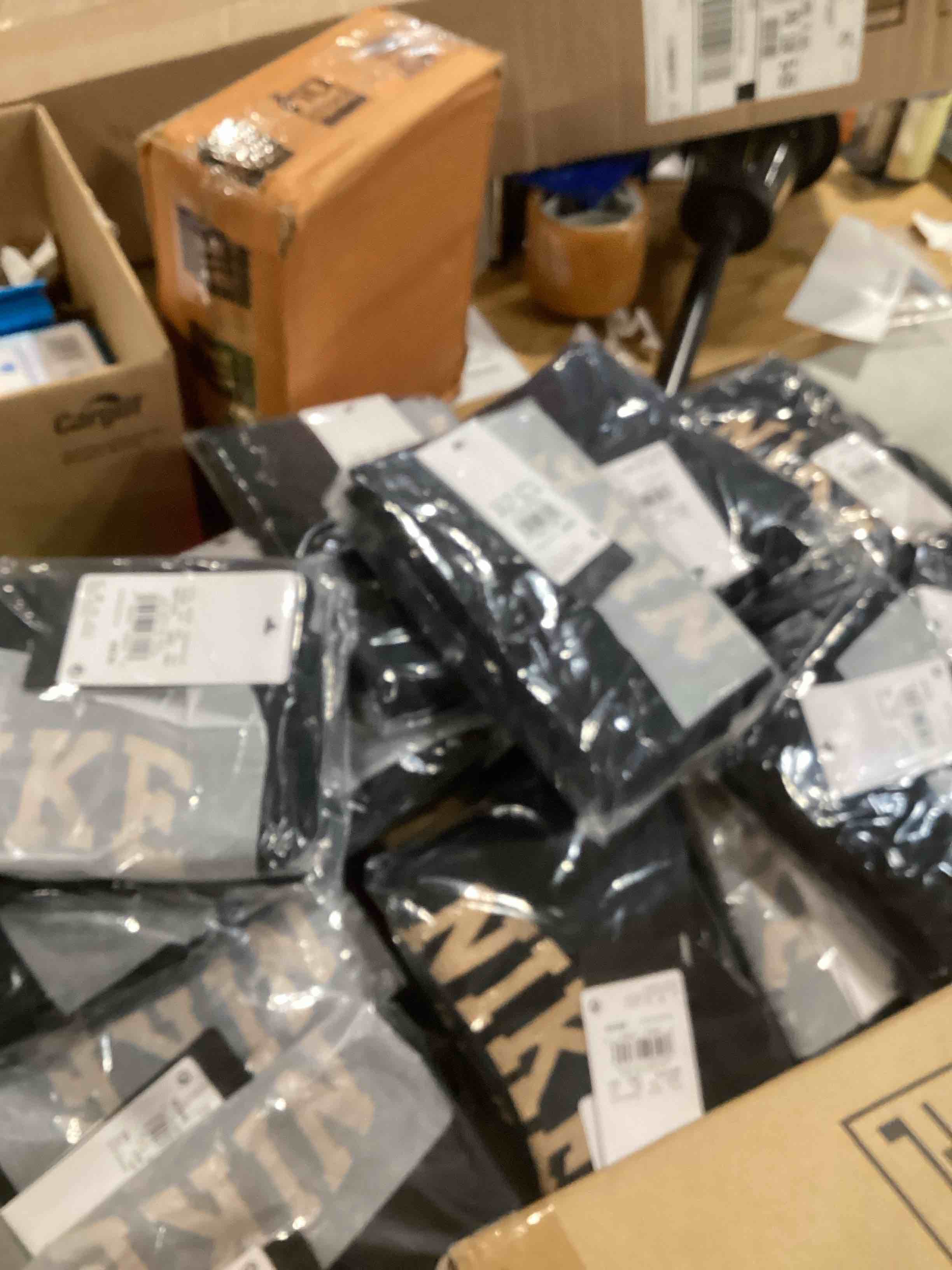 https://s3.amazonaws.com/lotting-images-prod/bidfta/TEA1903960_1734118177645.jpeg