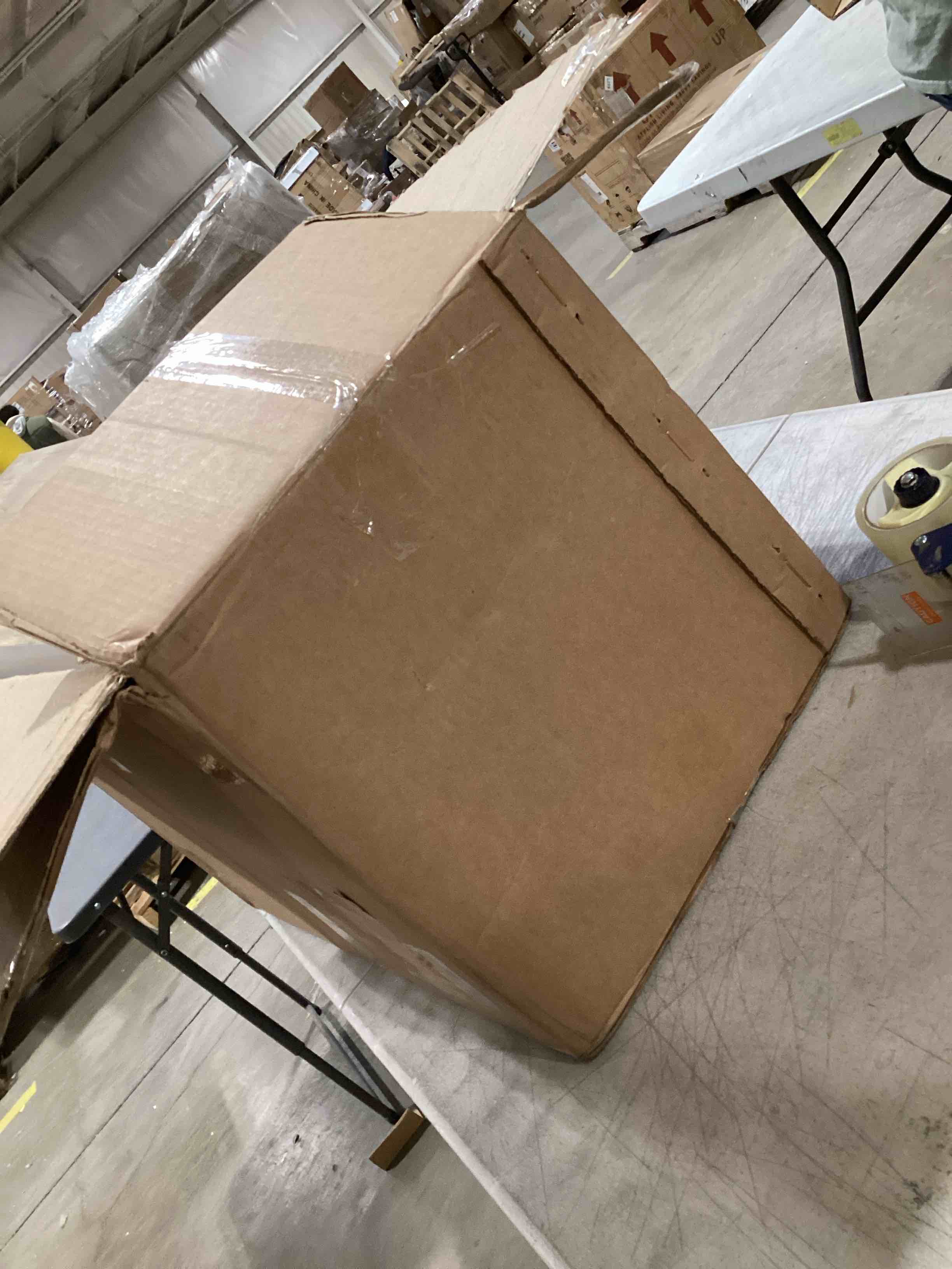 https://s3.amazonaws.com/lotting-images-prod/bidfta/TEA1905056_1738269591869.jpeg
