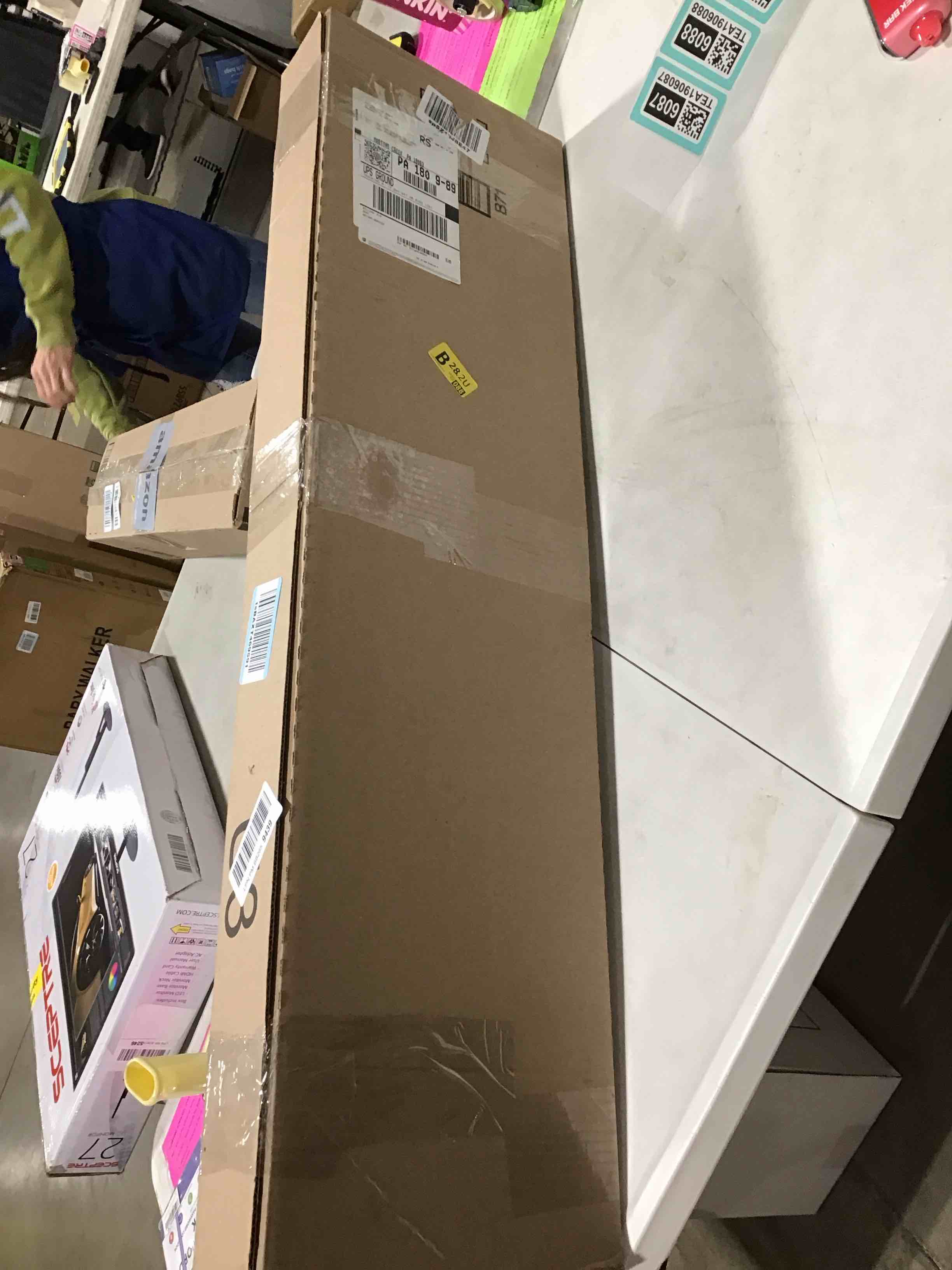 https://s3.amazonaws.com/lotting-images-prod/bidfta/TEA1906087_1733746026266.jpeg
