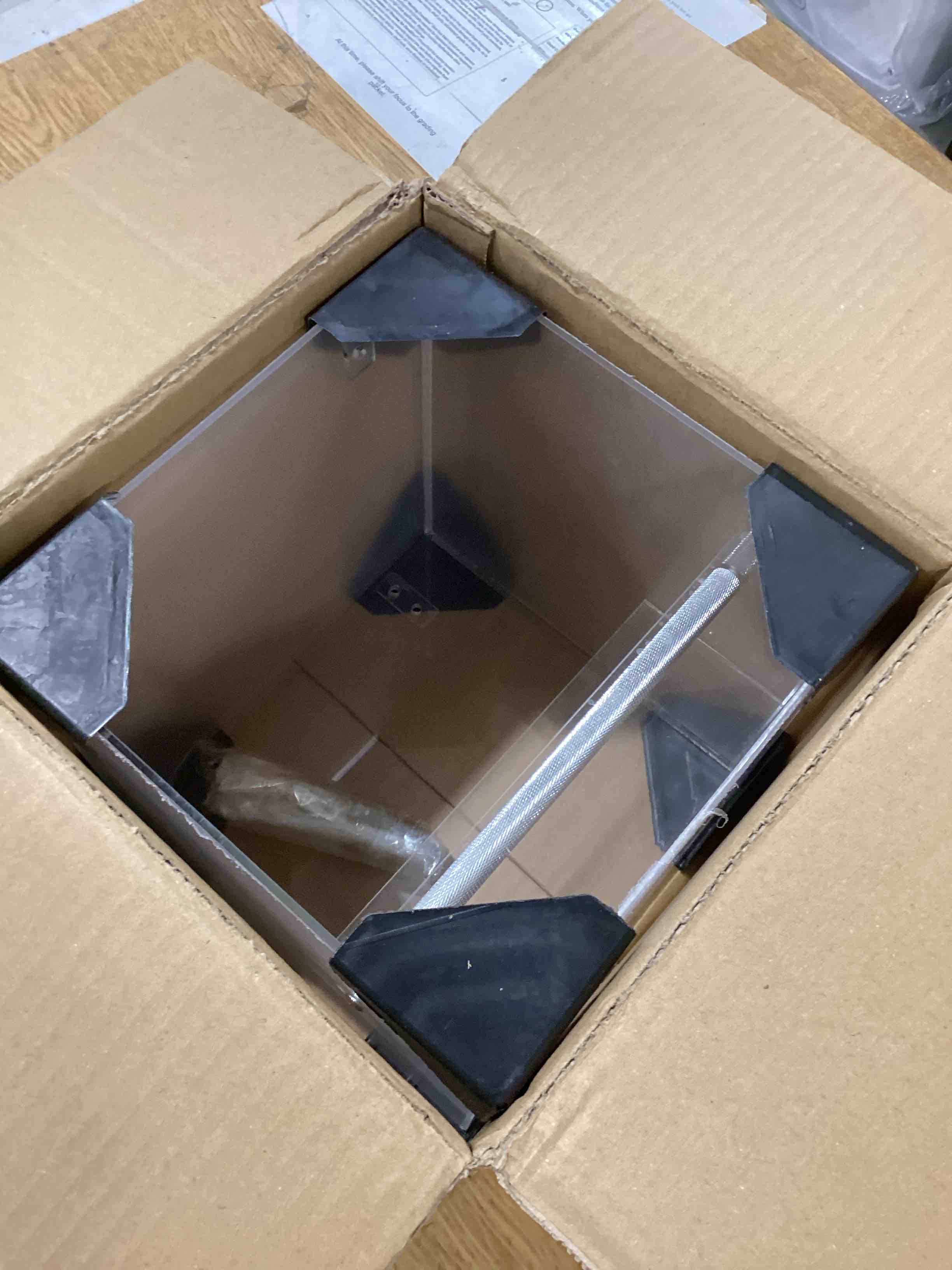 https://s3.amazonaws.com/lotting-images-prod/bidfta/TEA1907802_1739897640548.jpeg