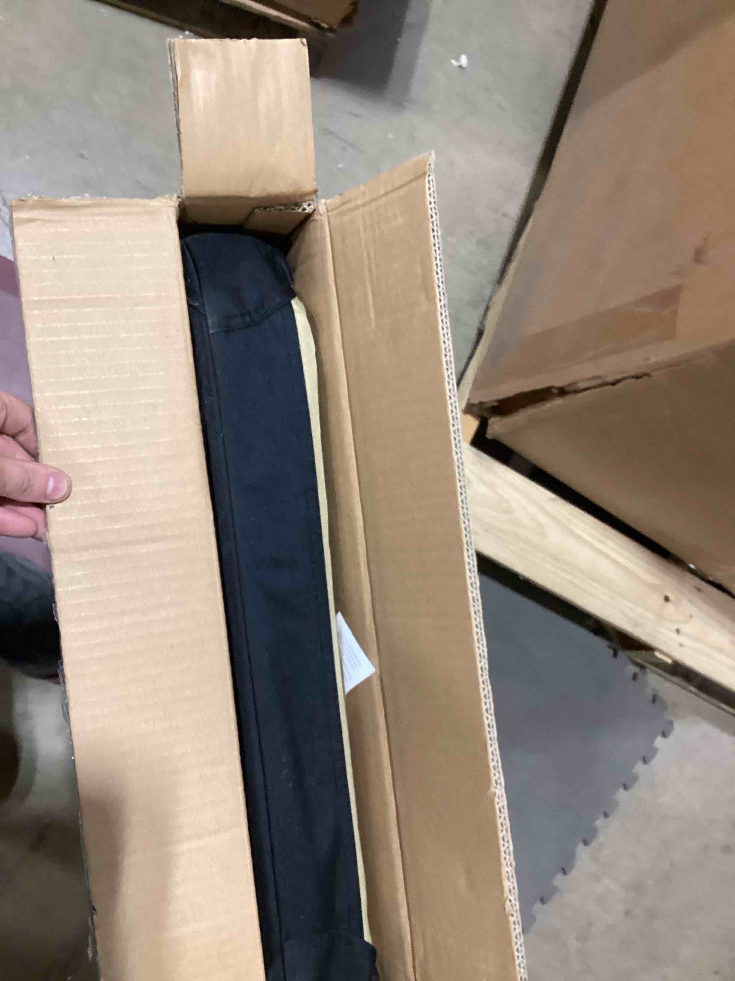 https://s3.amazonaws.com/lotting-images-prod/bidfta/TEA1910131_1735065903015.jpeg