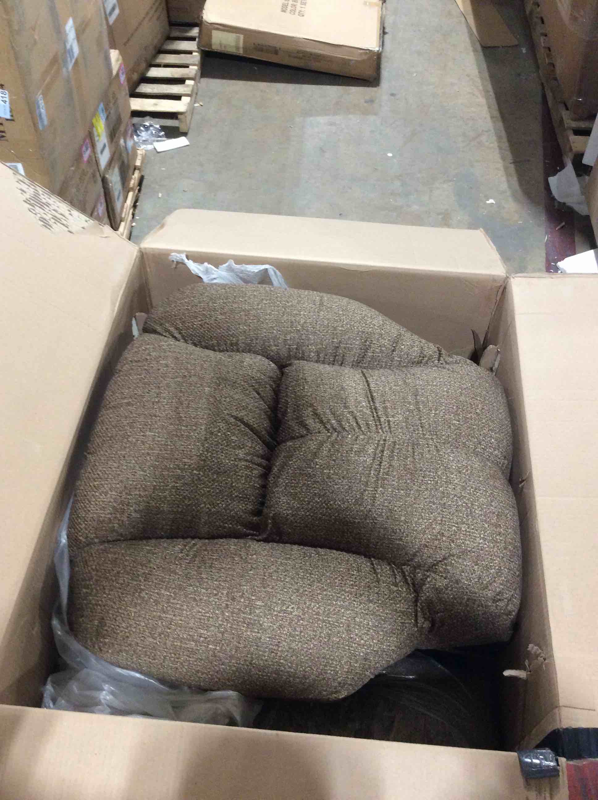 https://s3.amazonaws.com/lotting-images-prod/bidfta/TEA1911070_1738070665829.jpeg