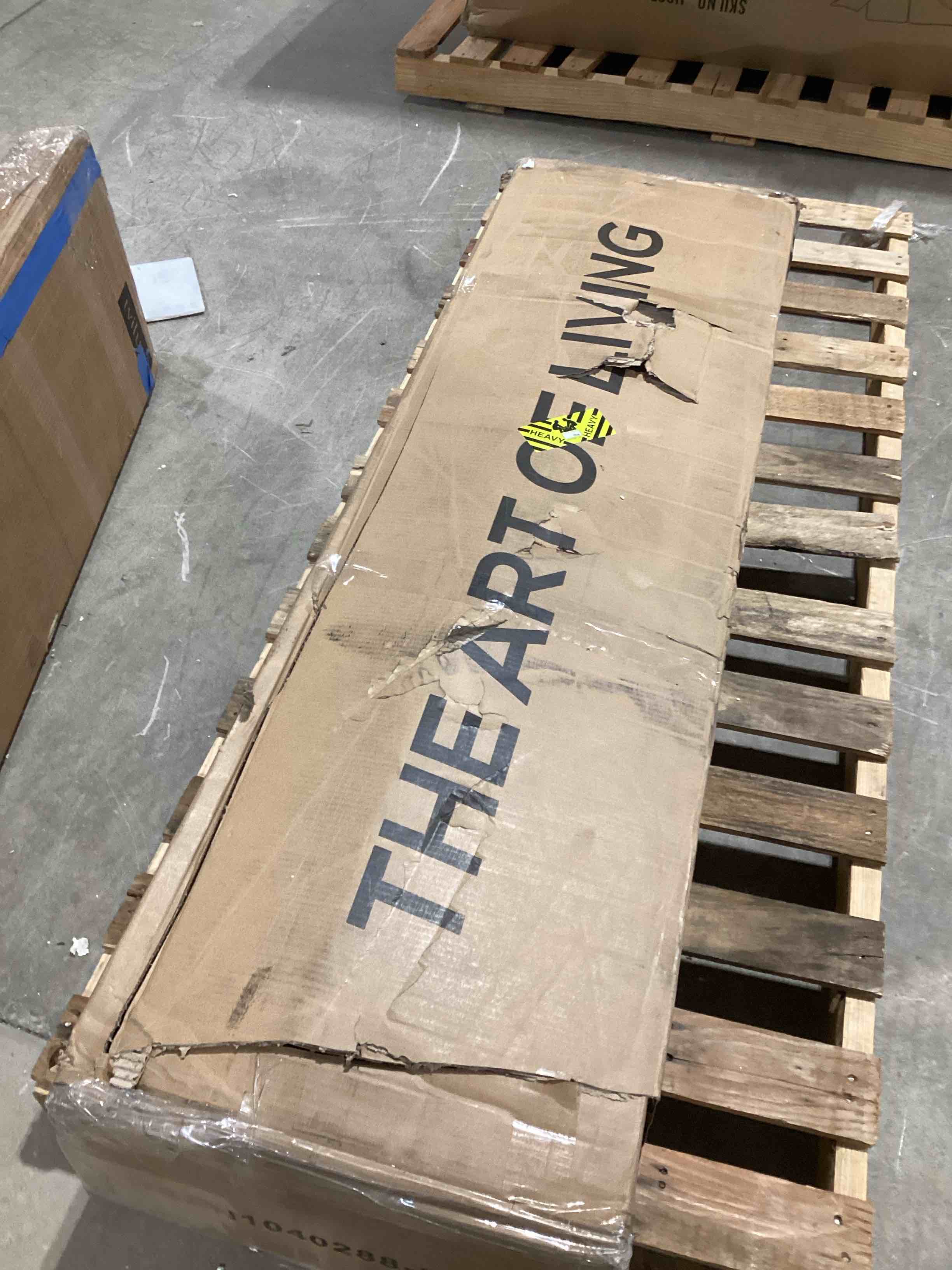 https://s3.amazonaws.com/lotting-images-prod/bidfta/TEA1911162_1738159218861.jpeg
