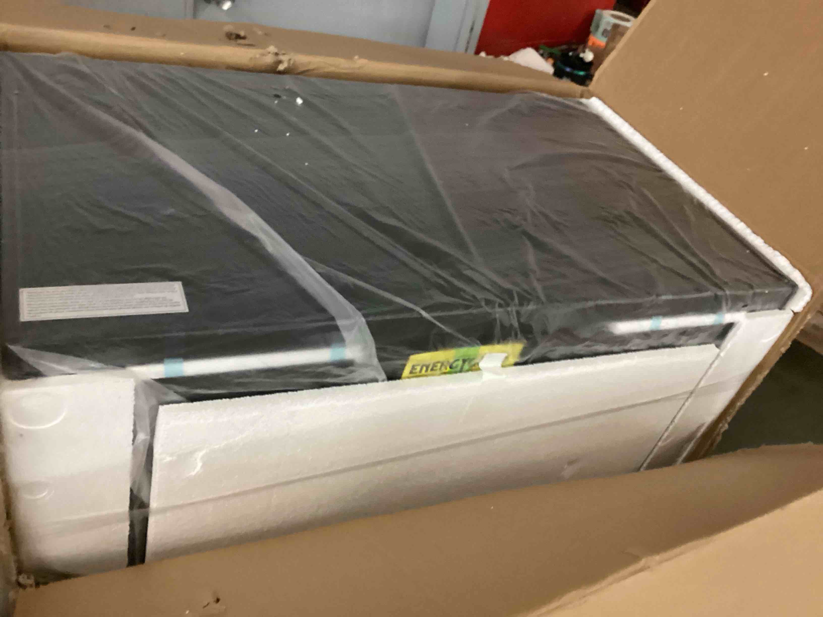 Condition photo showing Good Condition for fgfrf7009-black frigidaire 7 cu. ft. chest freezer