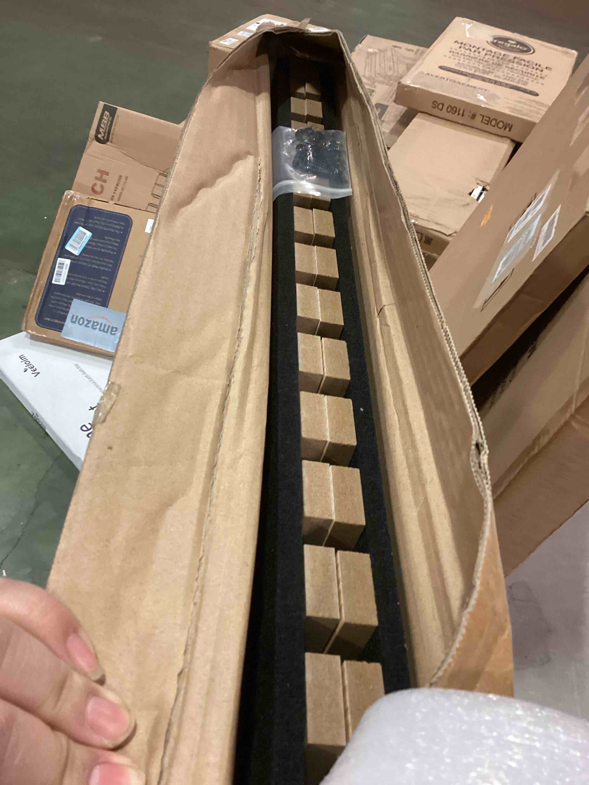 https://s3.amazonaws.com/lotting-images-prod/bidfta/TEA1918934_1735590574080.jpeg
