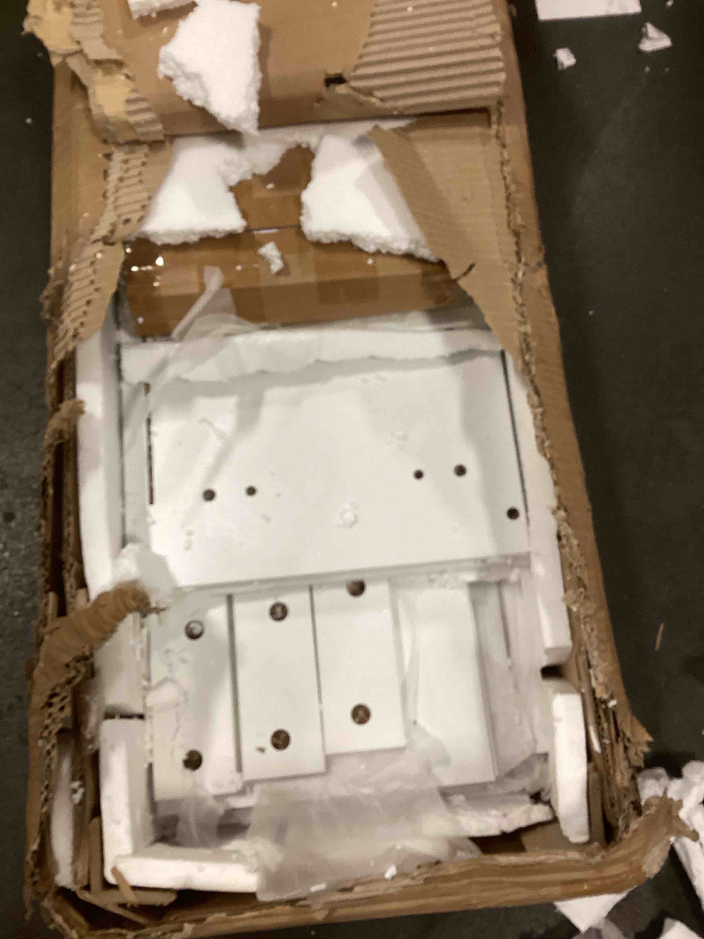 https://s3.amazonaws.com/lotting-images-prod/bidfta/TEA1919873_1736280028743.jpeg