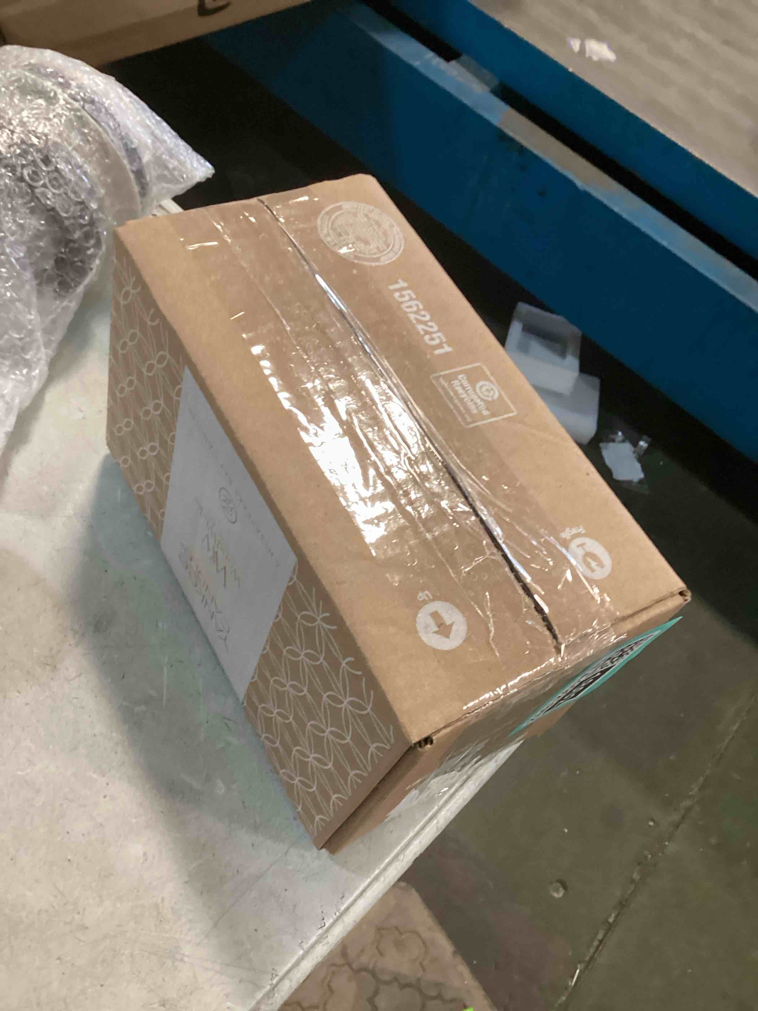 https://s3.amazonaws.com/lotting-images-prod/bidfta/TEA1921802_1736433922703.jpeg
