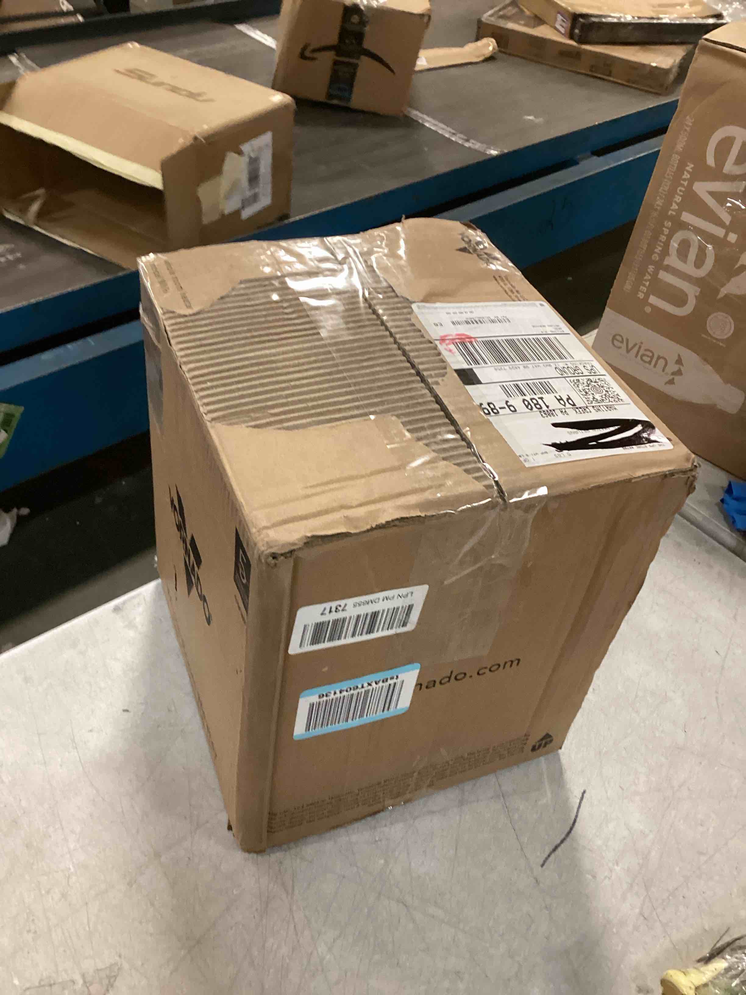https://s3.amazonaws.com/lotting-images-prod/bidfta/TEA1922230_1736541766016.jpeg
