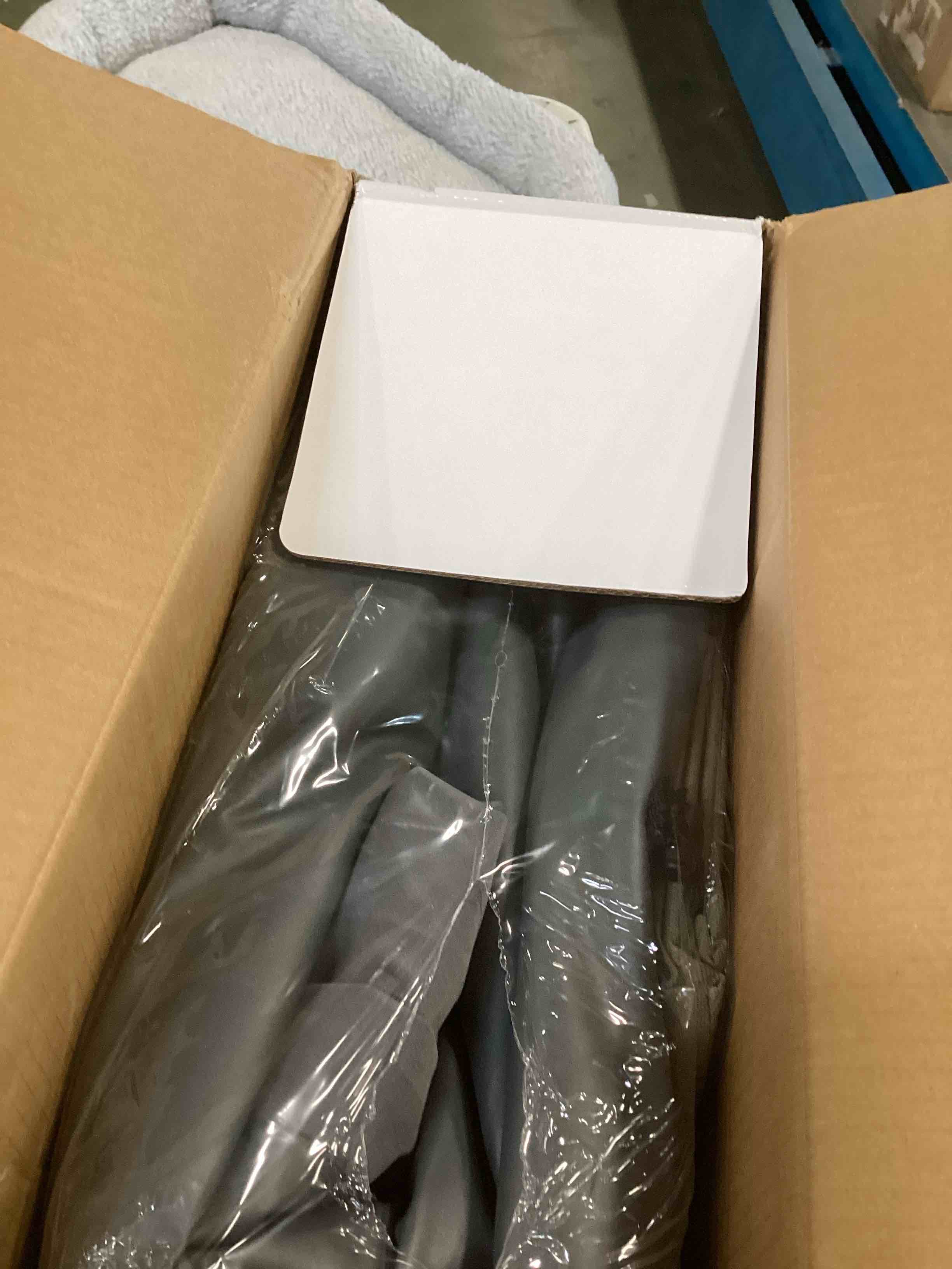 https://s3.amazonaws.com/lotting-images-prod/bidfta/TEA1923404_1737130113517.jpeg