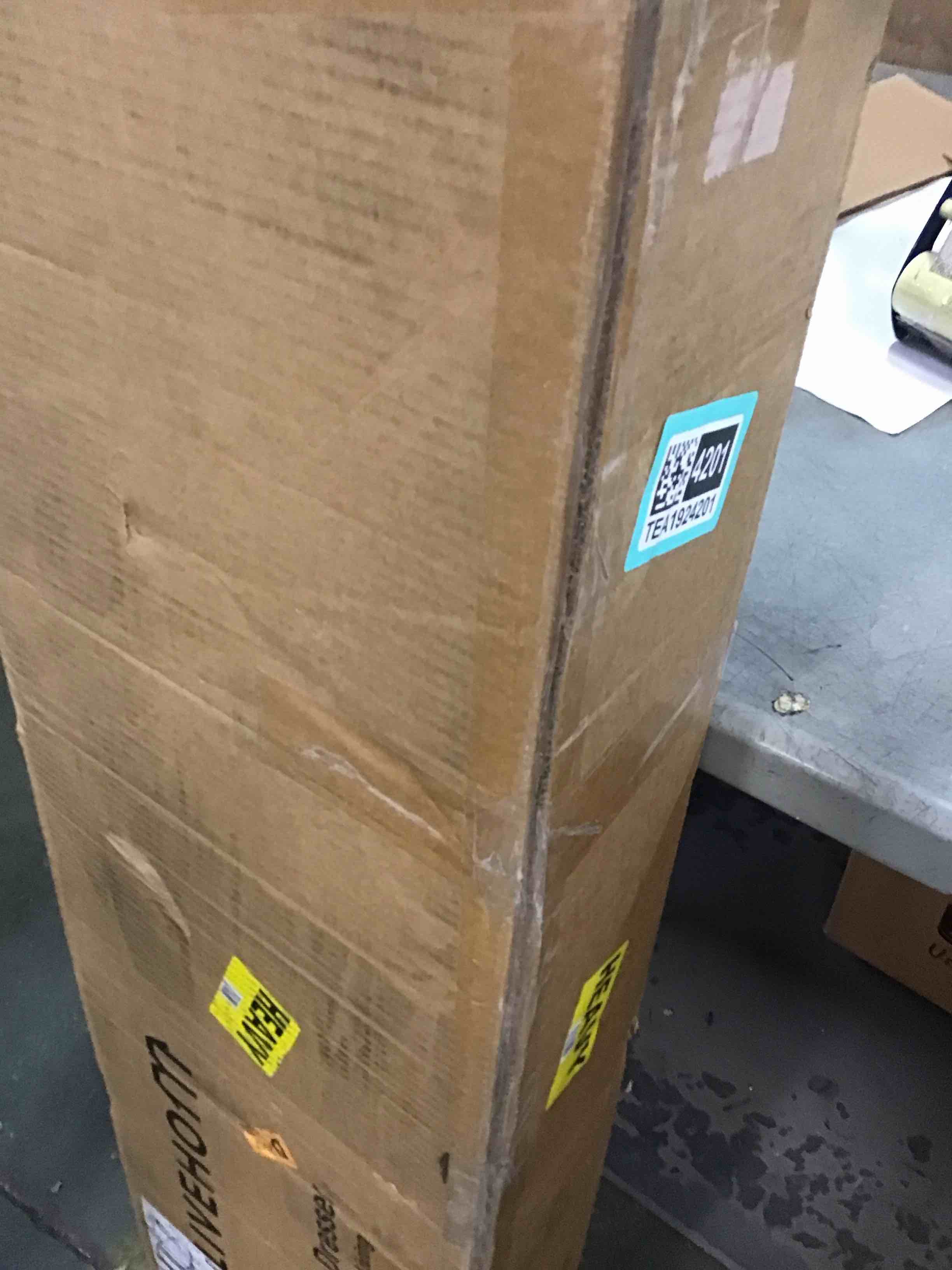 https://s3.amazonaws.com/lotting-images-prod/bidfta/TEA1924201_1735061188420.jpeg