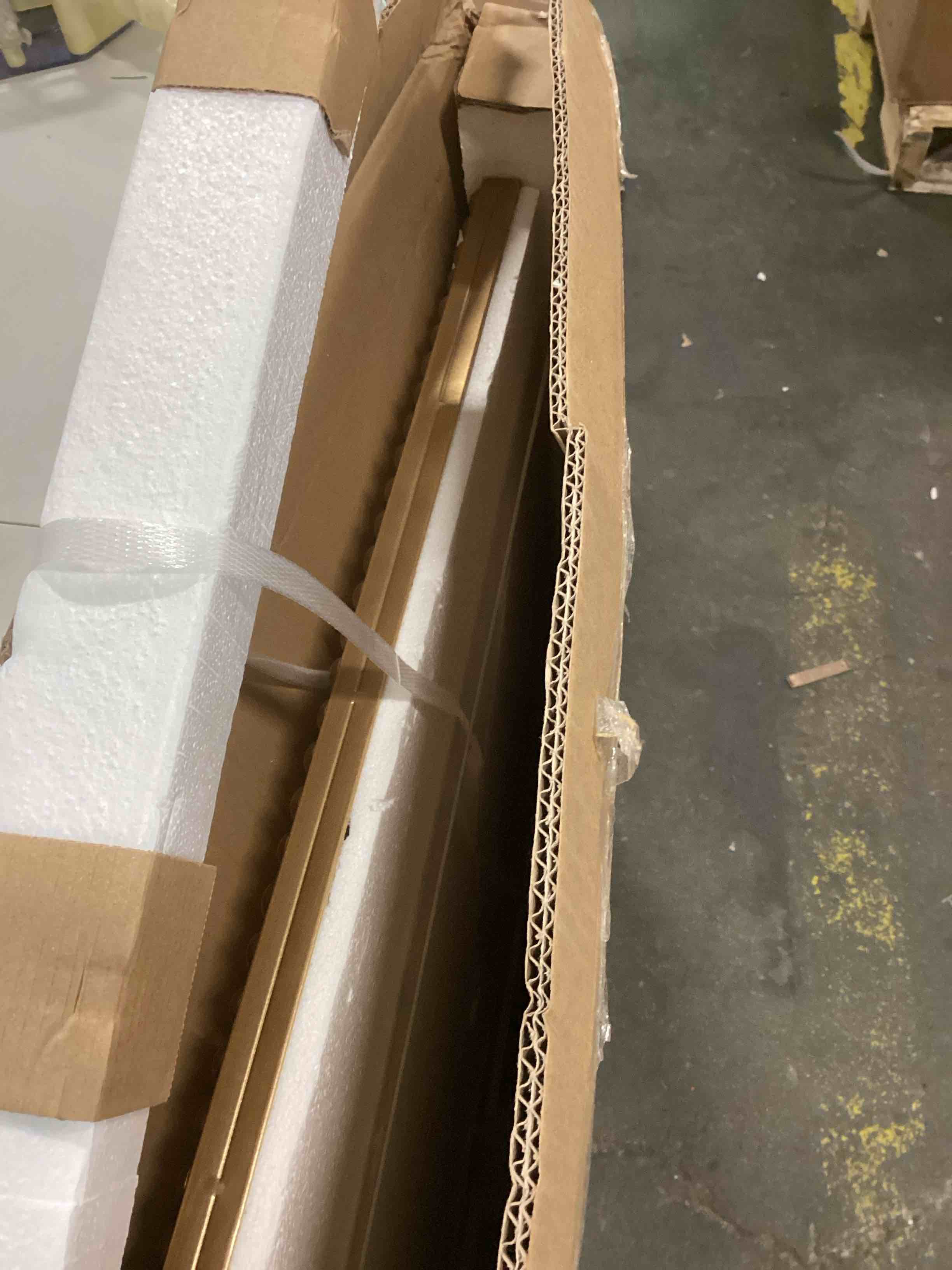 https://s3.amazonaws.com/lotting-images-prod/bidfta/TEA1925183_1735911197872.jpeg