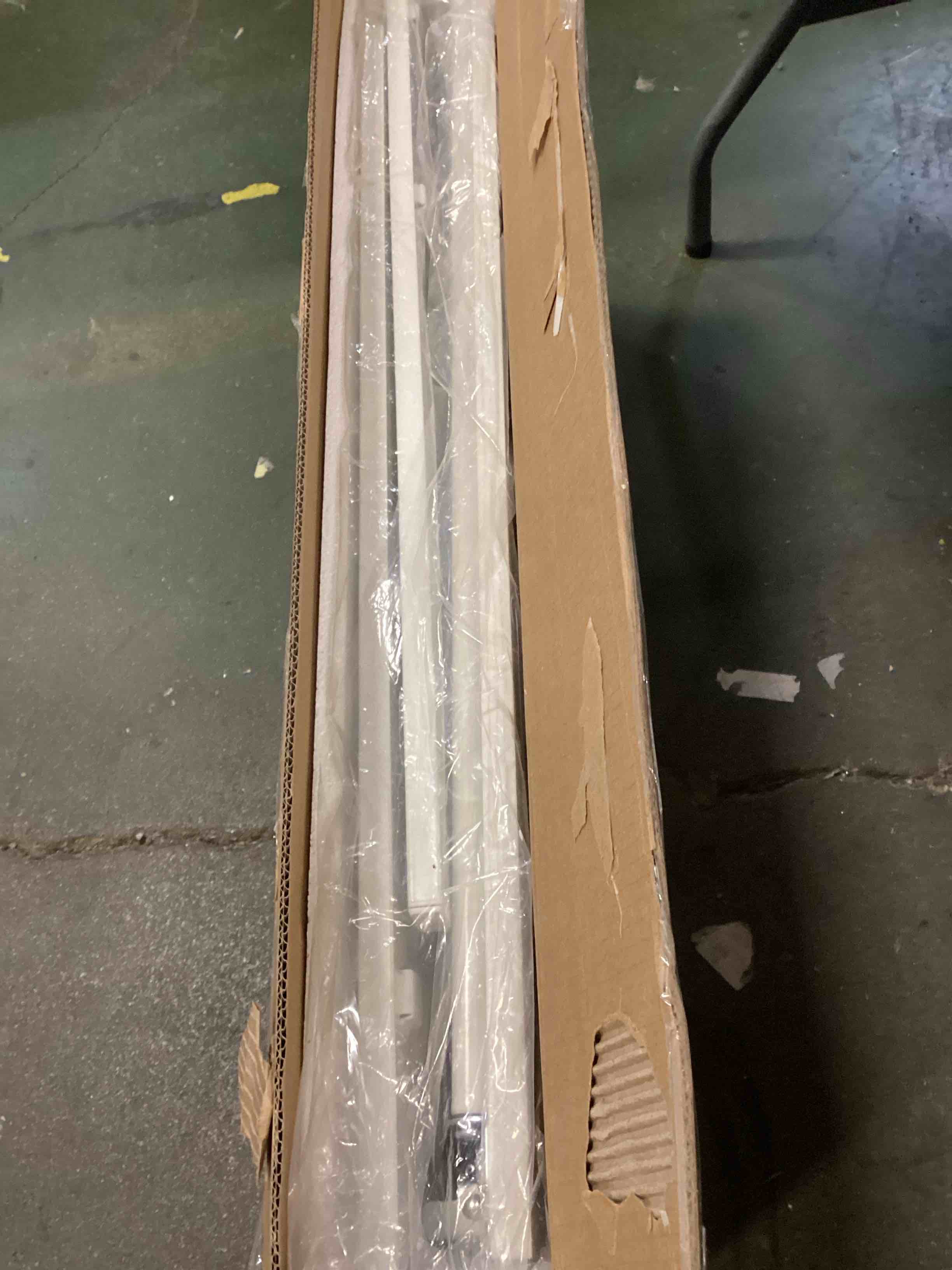 https://s3.amazonaws.com/lotting-images-prod/bidfta/TEA1925649_1736366151717.jpeg
